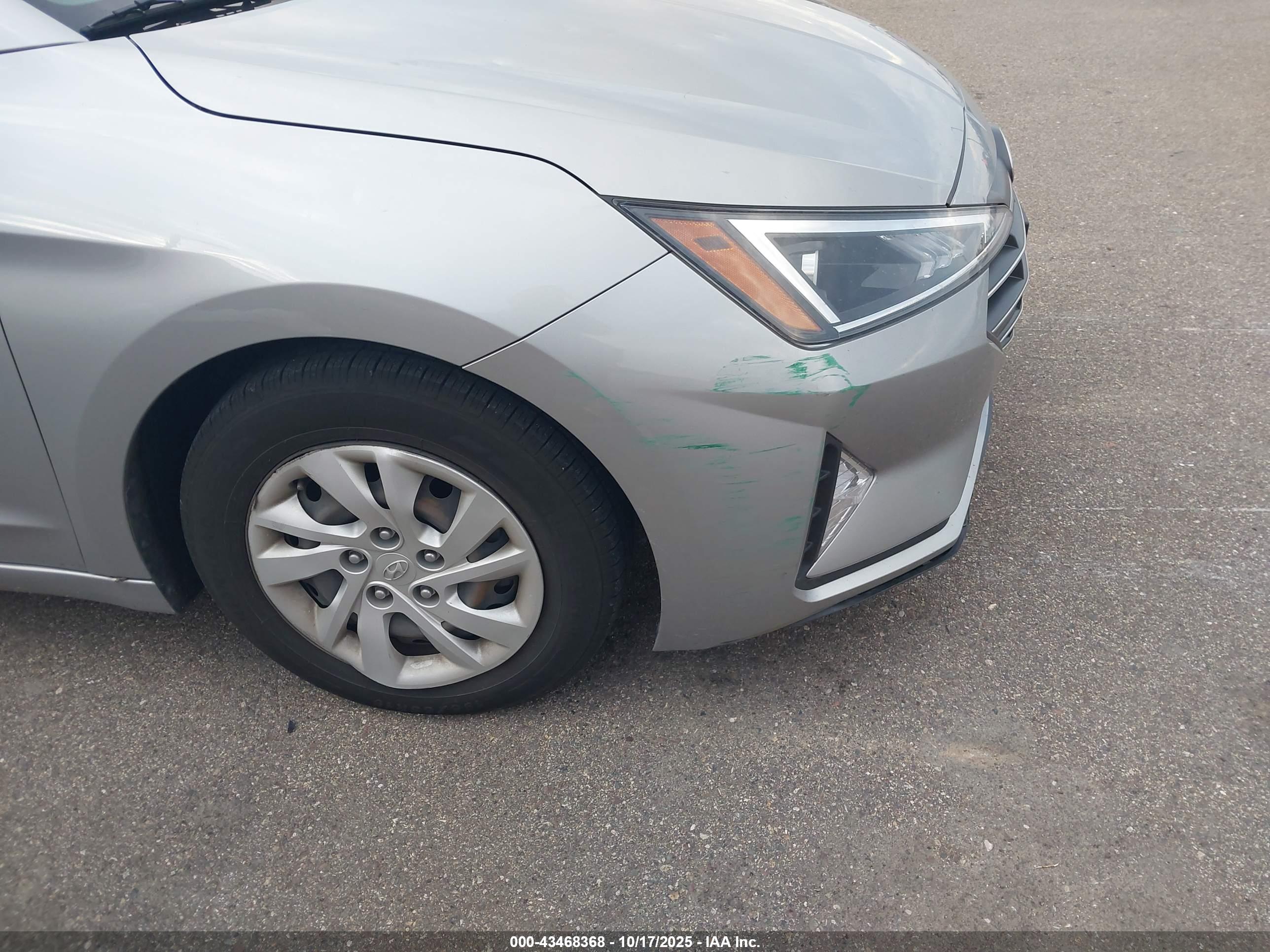 HYUNDAI ELANTRA image 6