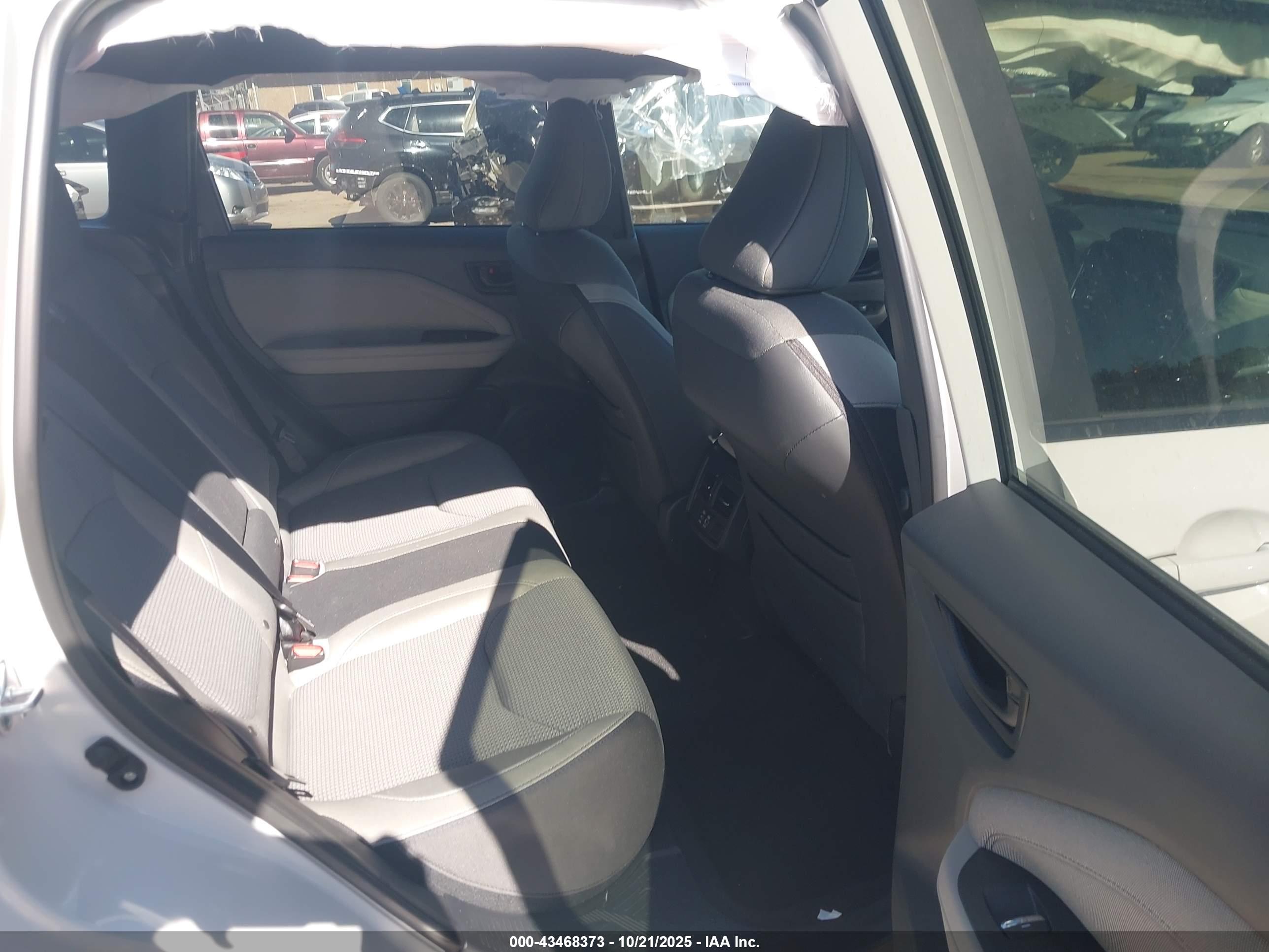 SUBARU FORESTER image 8