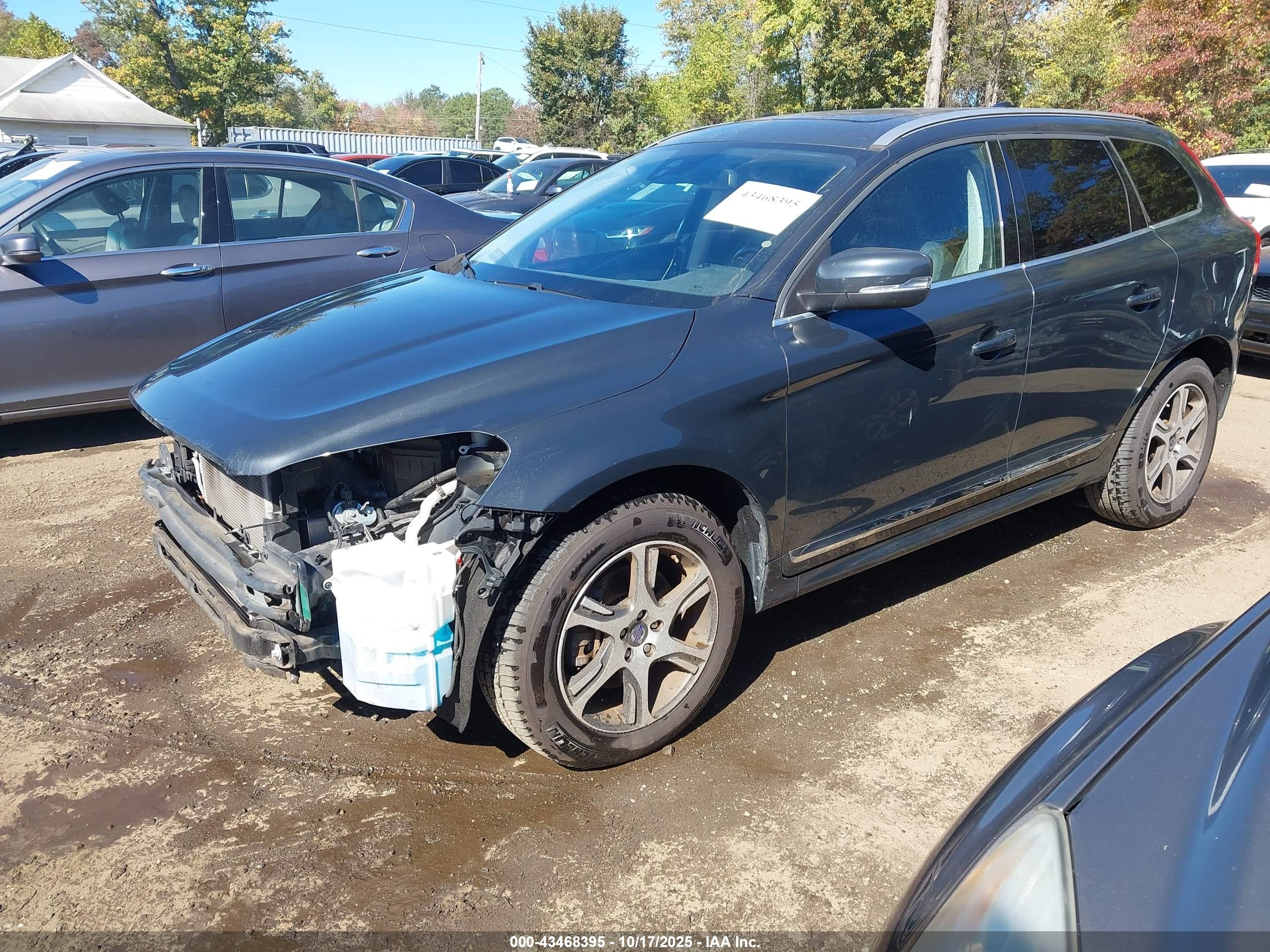VOLVO XC60 image 2