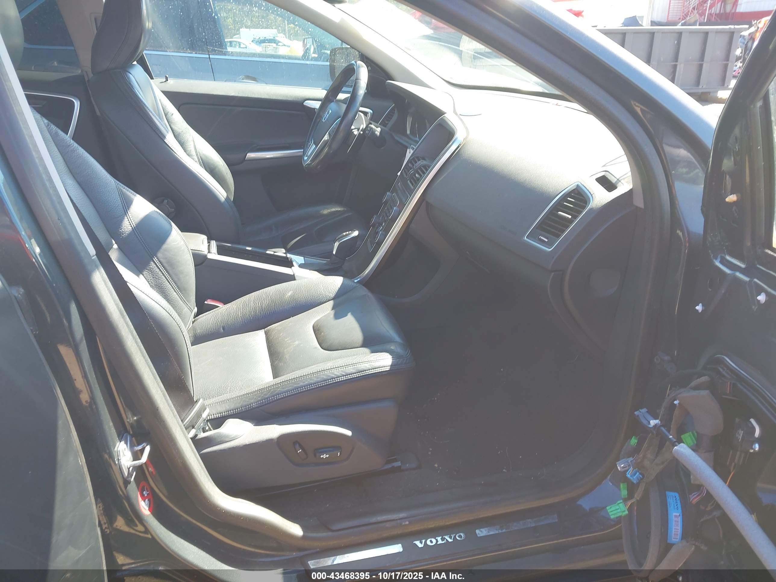 VOLVO XC60 image 5
