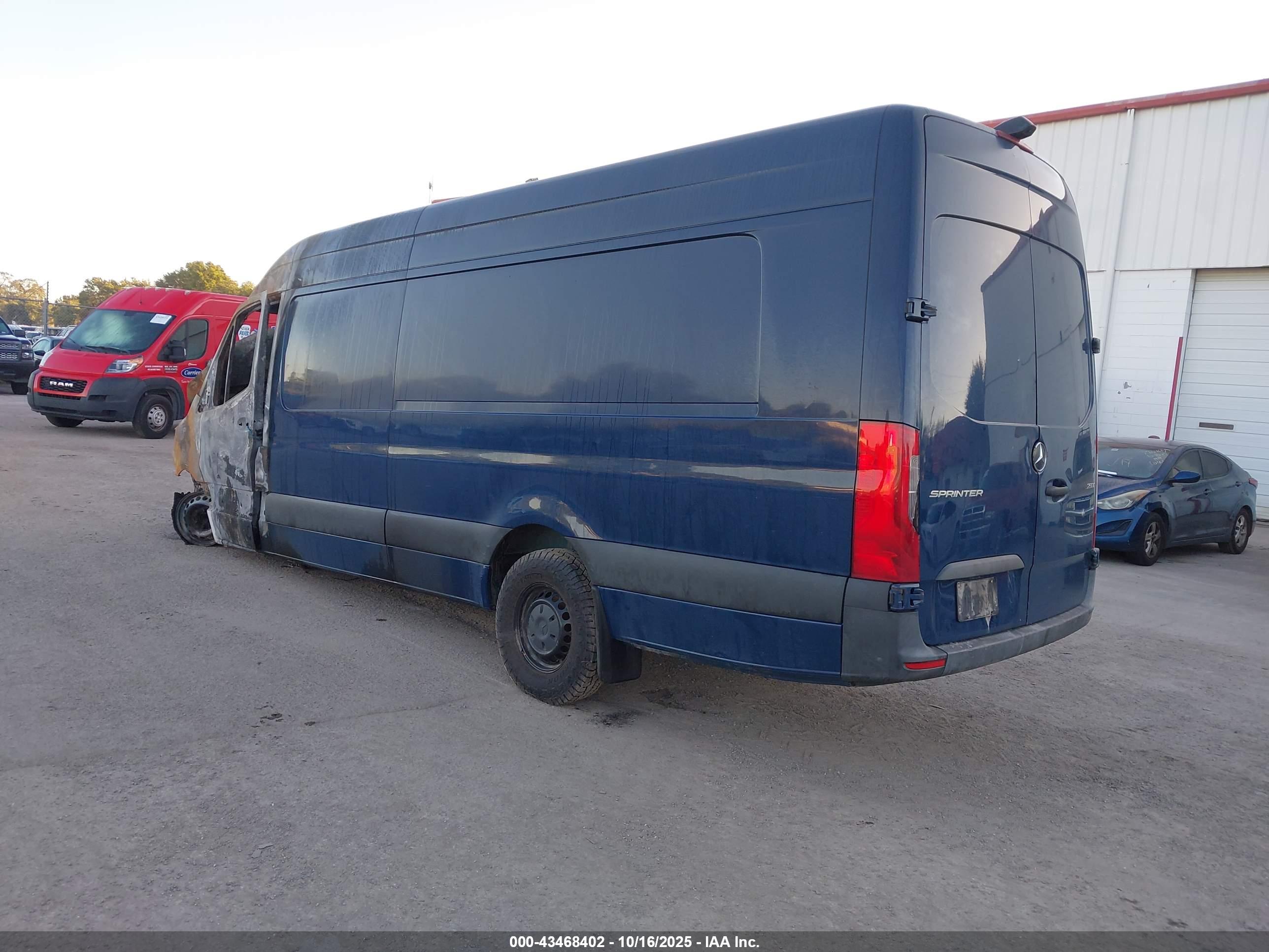 MERCEDES-BENZ SPRINTER image 3
