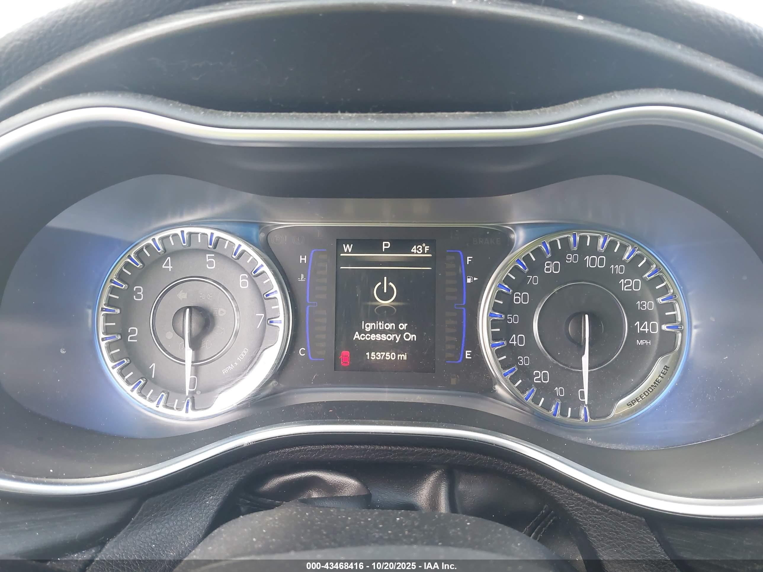 CHRYSLER 200 image 7