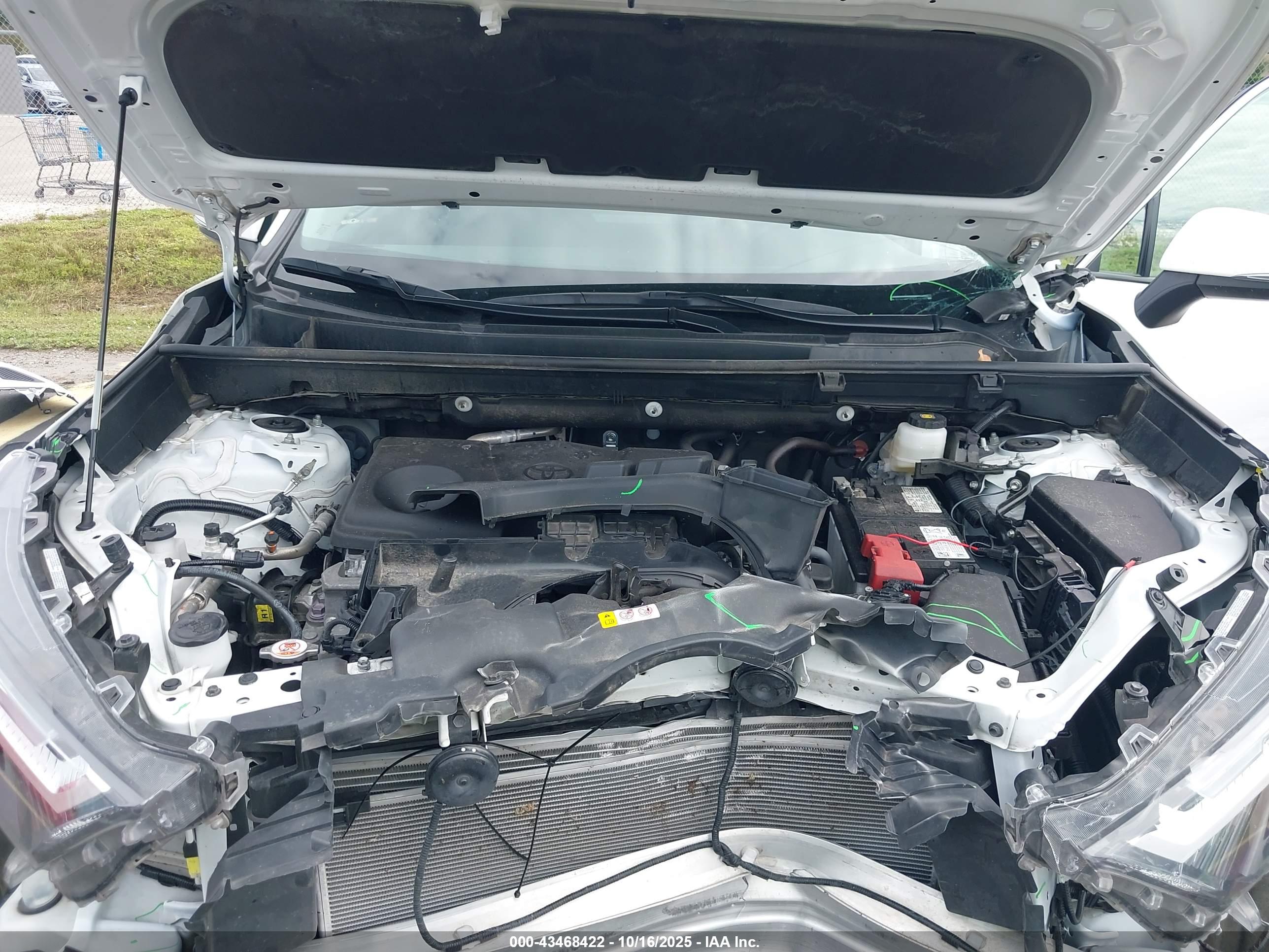 TOYOTA RAV4 image 10