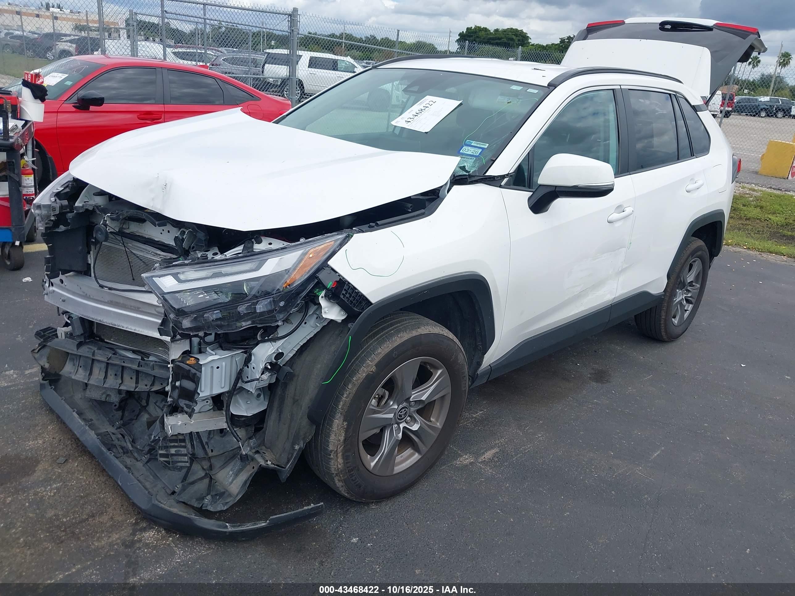 TOYOTA RAV4 image 2