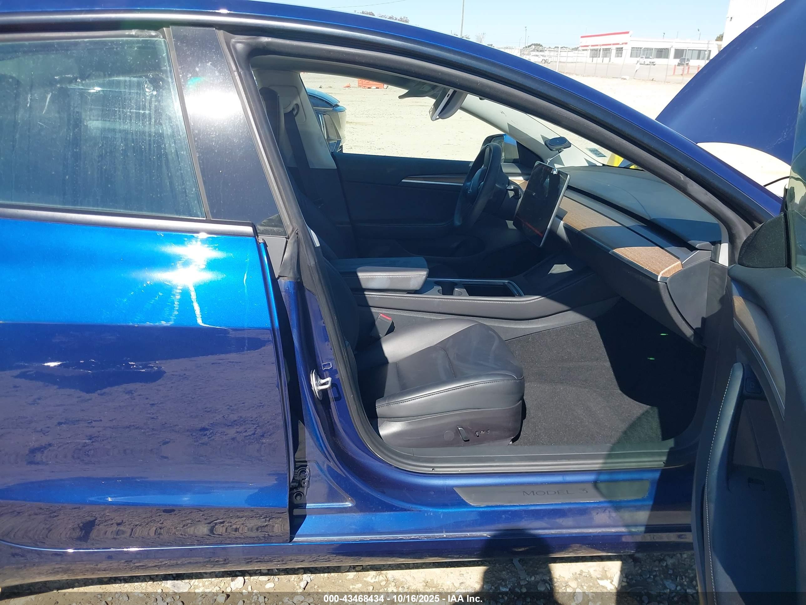TESLA MODEL image 5