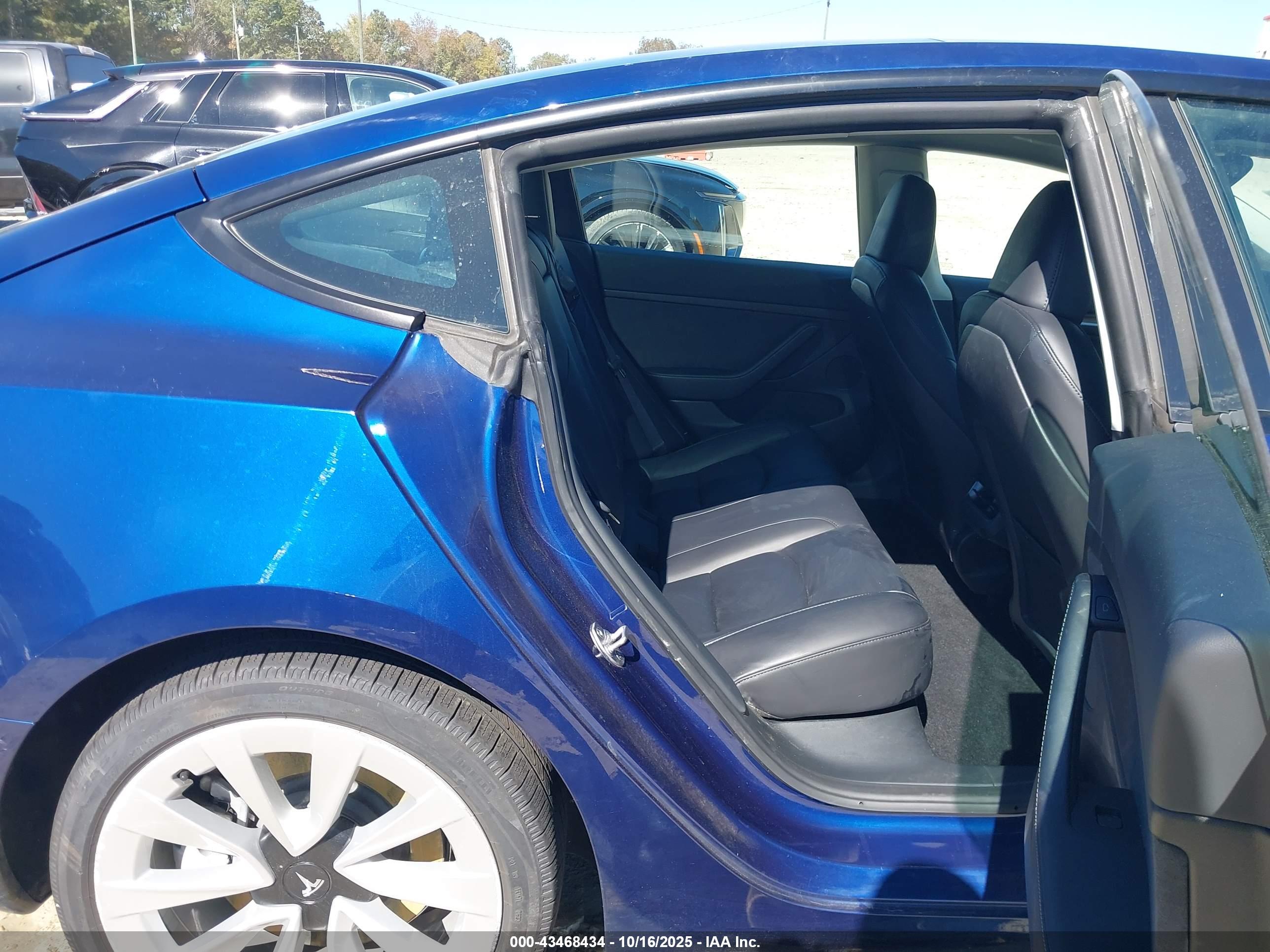 TESLA MODEL image 8