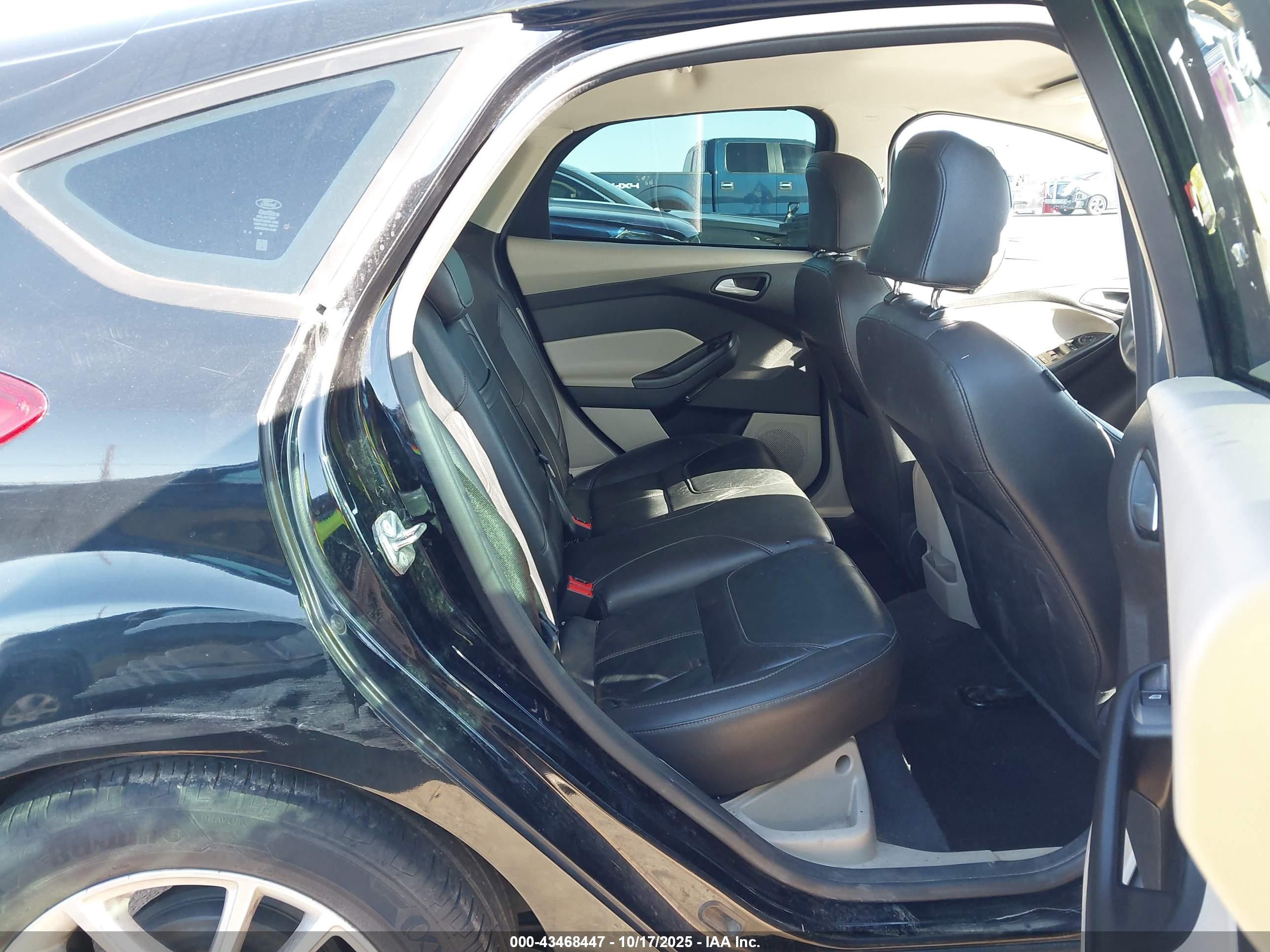 FORD FOCUS image 8