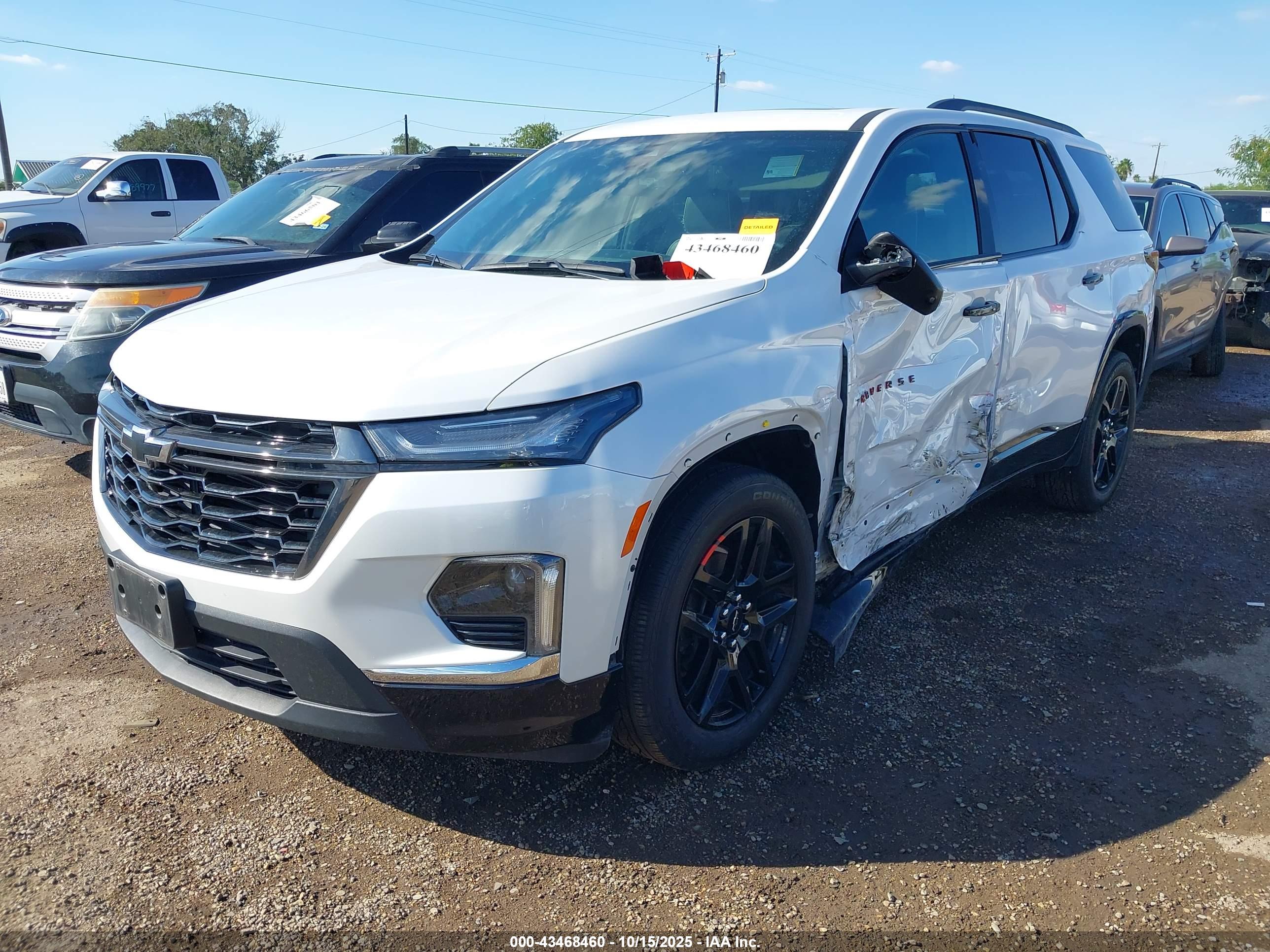 CHEVROLET TRAVERSE image 2