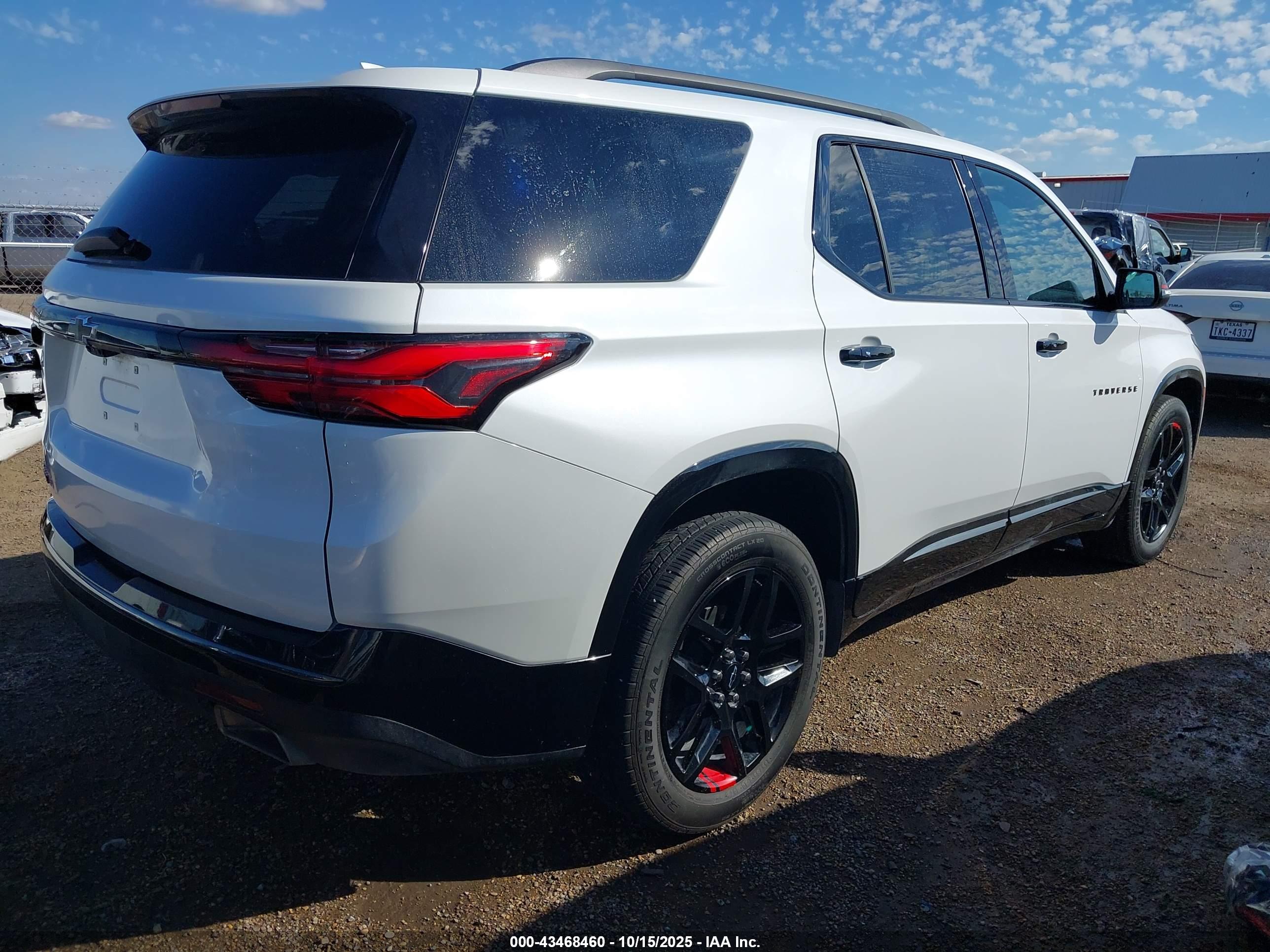 CHEVROLET TRAVERSE image 4