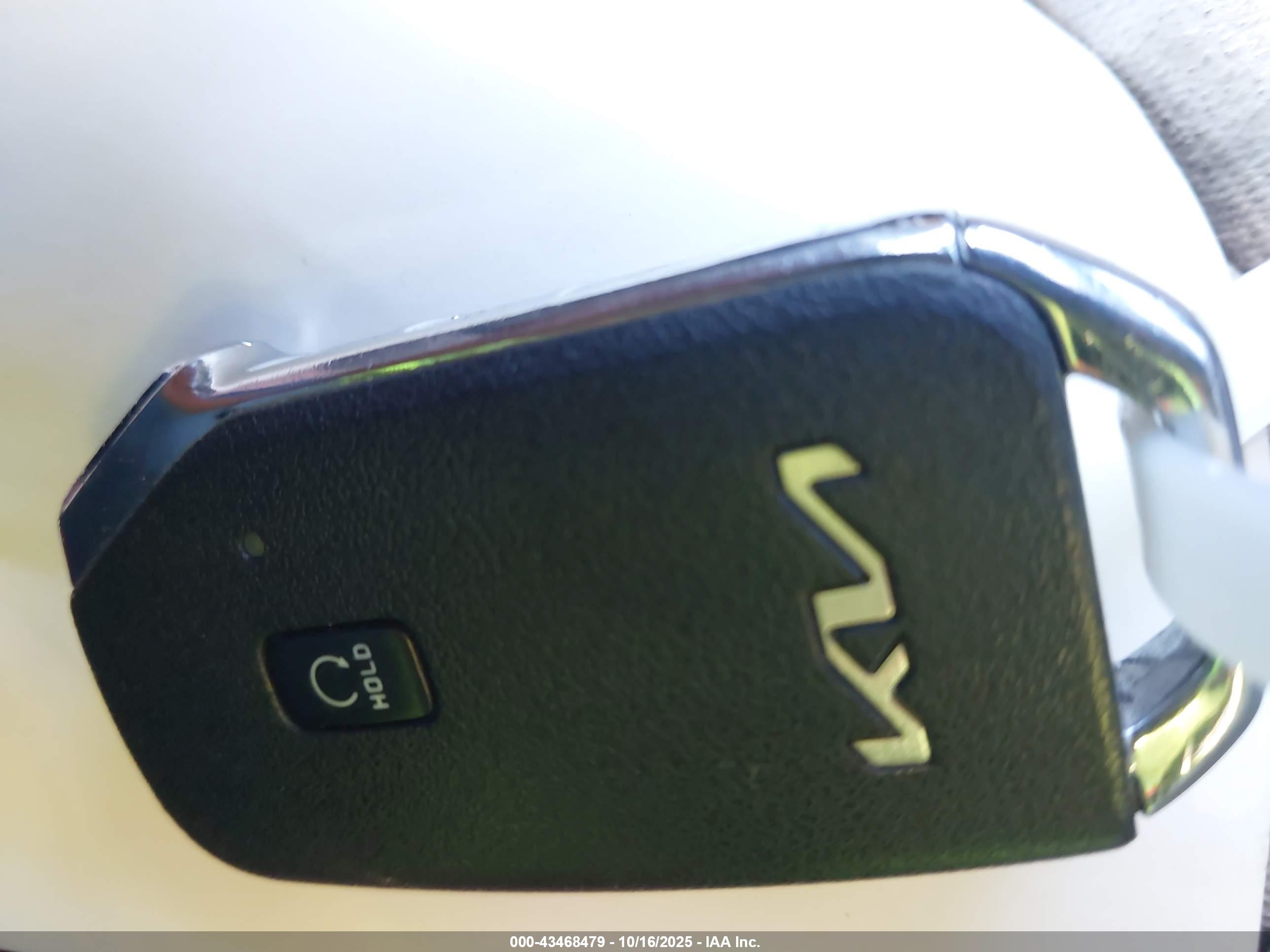 KIA K5 image 11