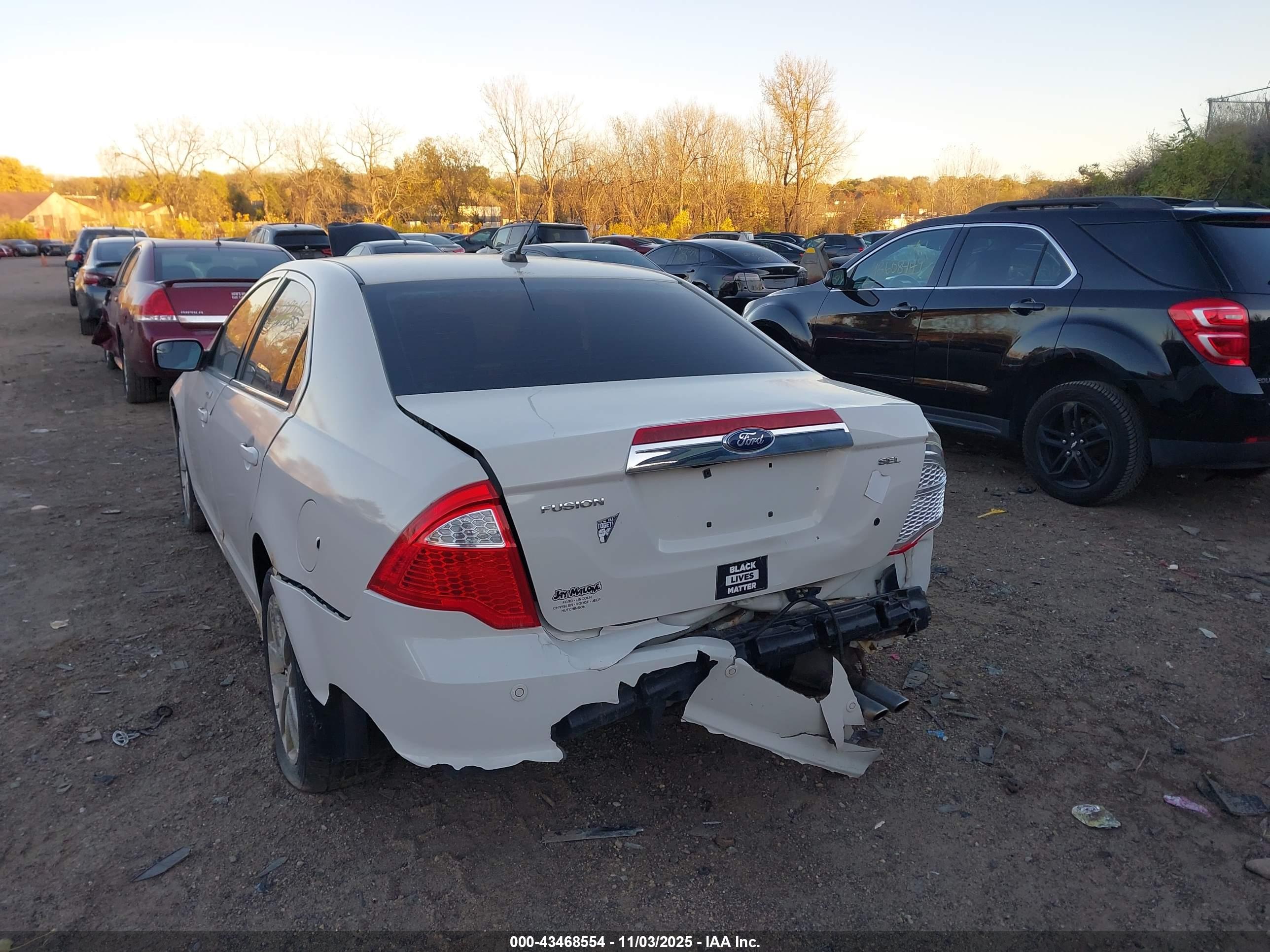 FORD FUSION image 6