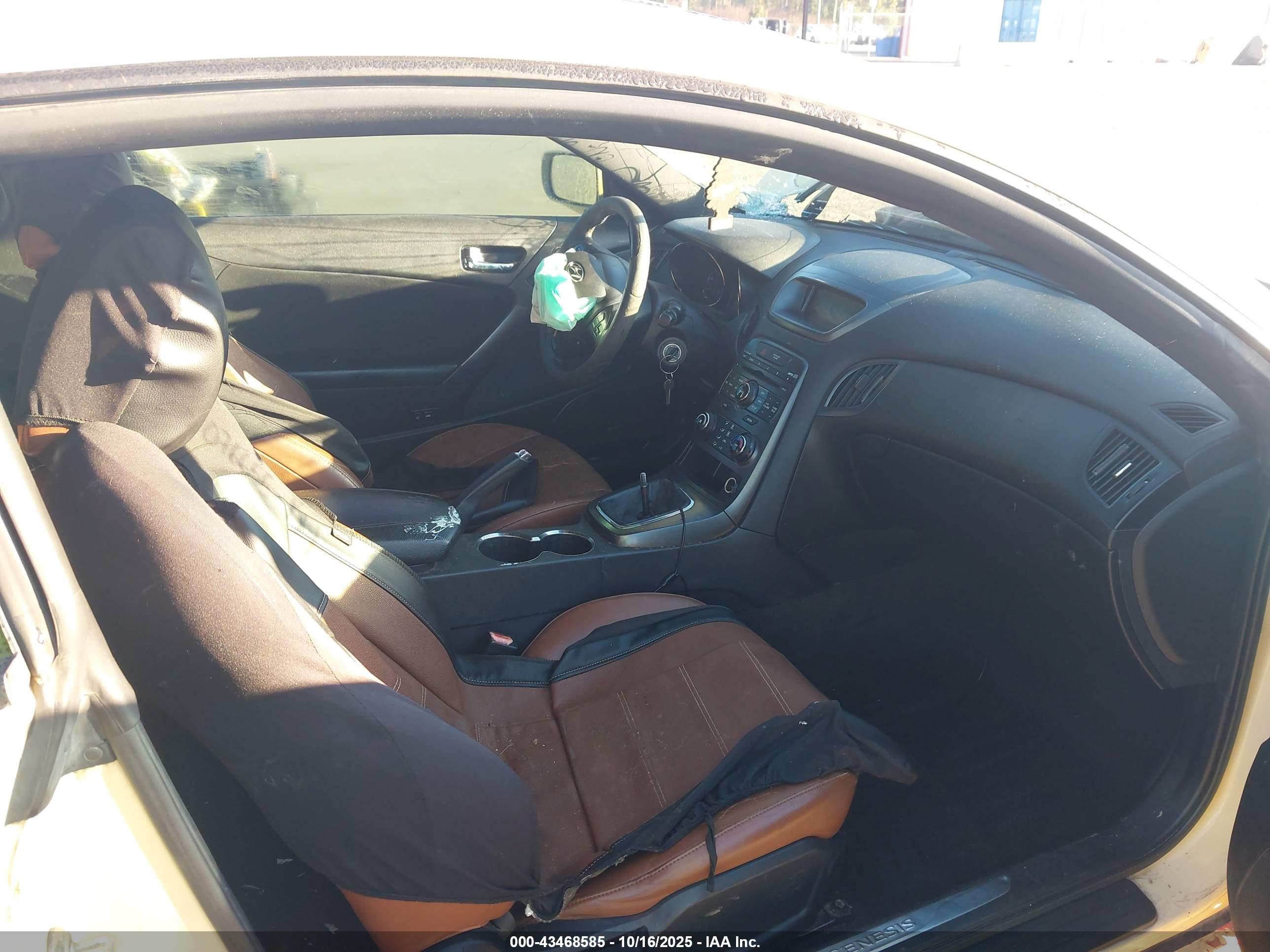 HYUNDAI GENESIS image 5