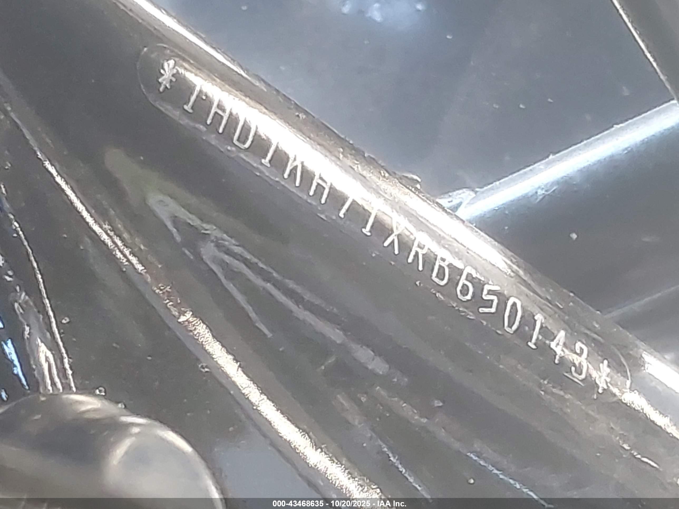HARLEY-DAVIDSON FLTRX image 10