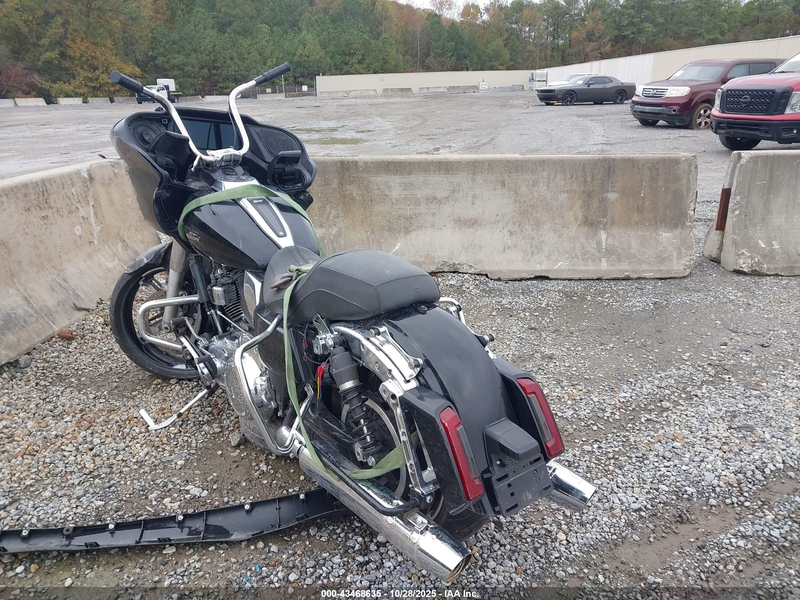 HARLEY-DAVIDSON FLTRX image 3