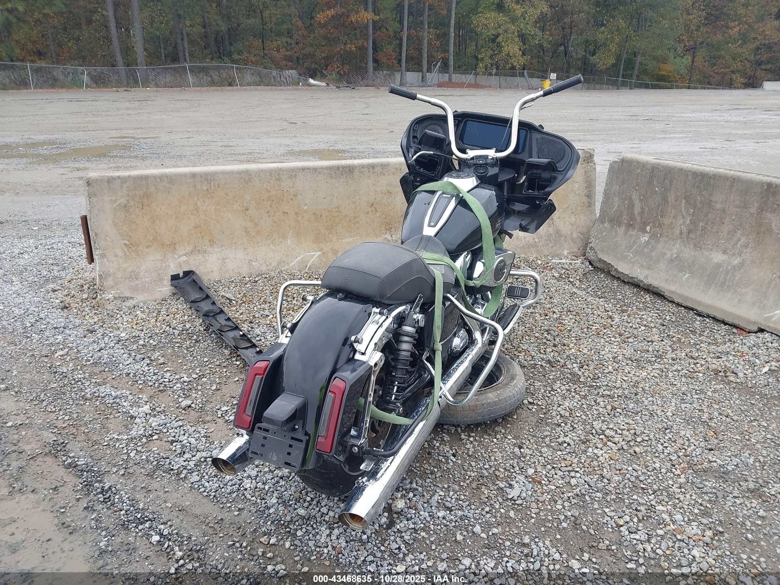 HARLEY-DAVIDSON FLTRX image 4