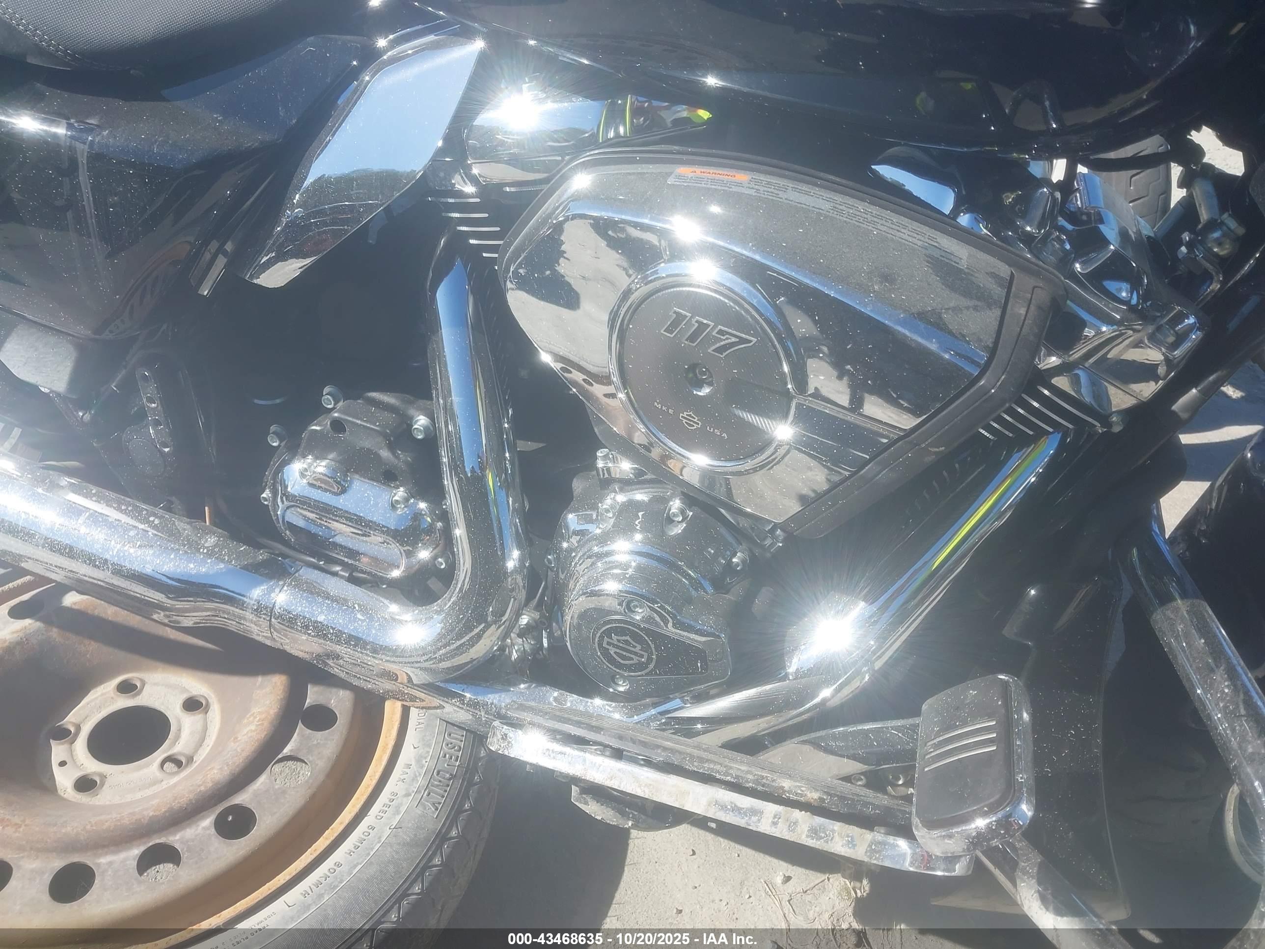 HARLEY-DAVIDSON FLTRX image 8