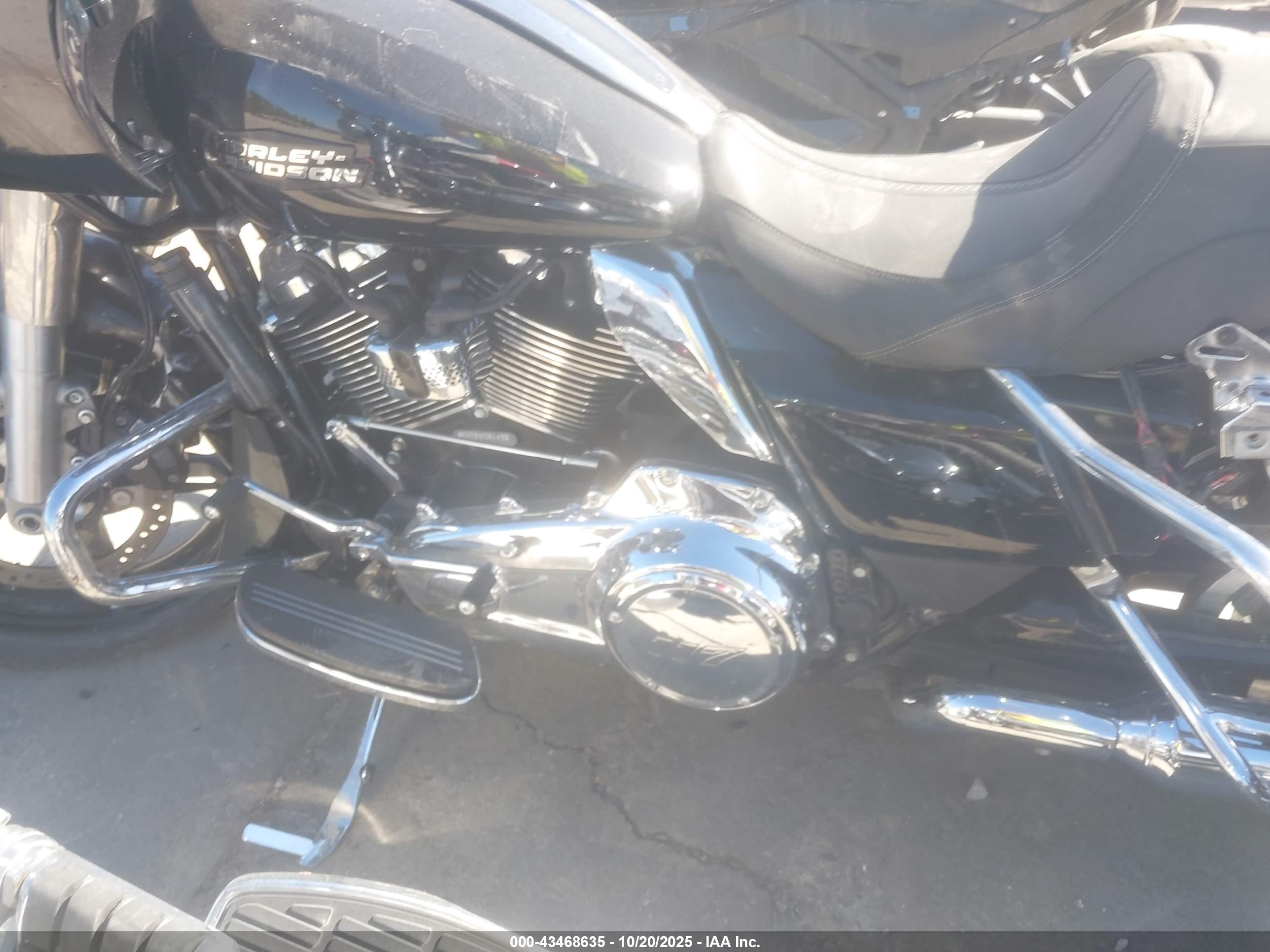 HARLEY-DAVIDSON FLTRX image 9