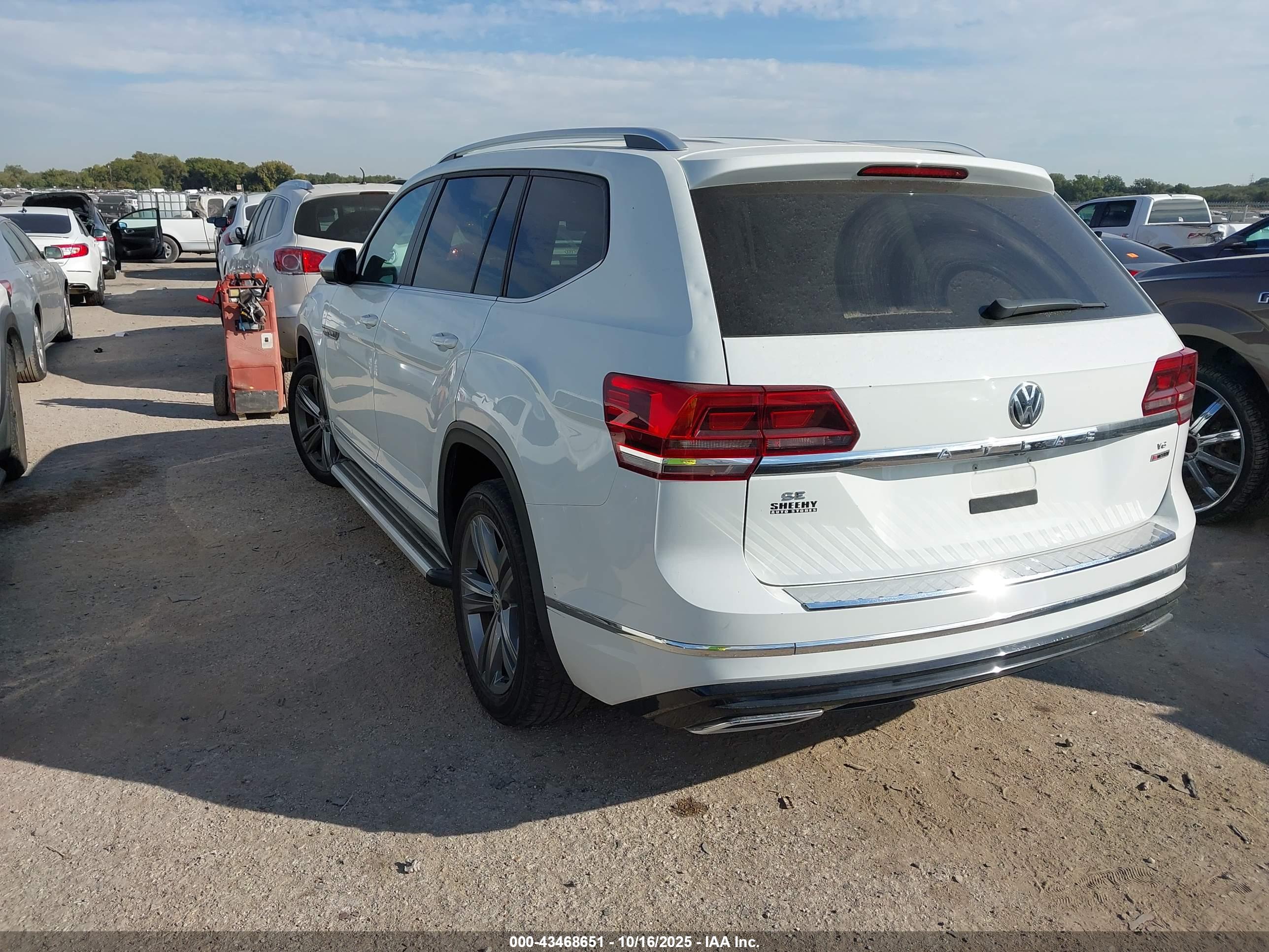 VOLKSWAGEN ATLAS image 3