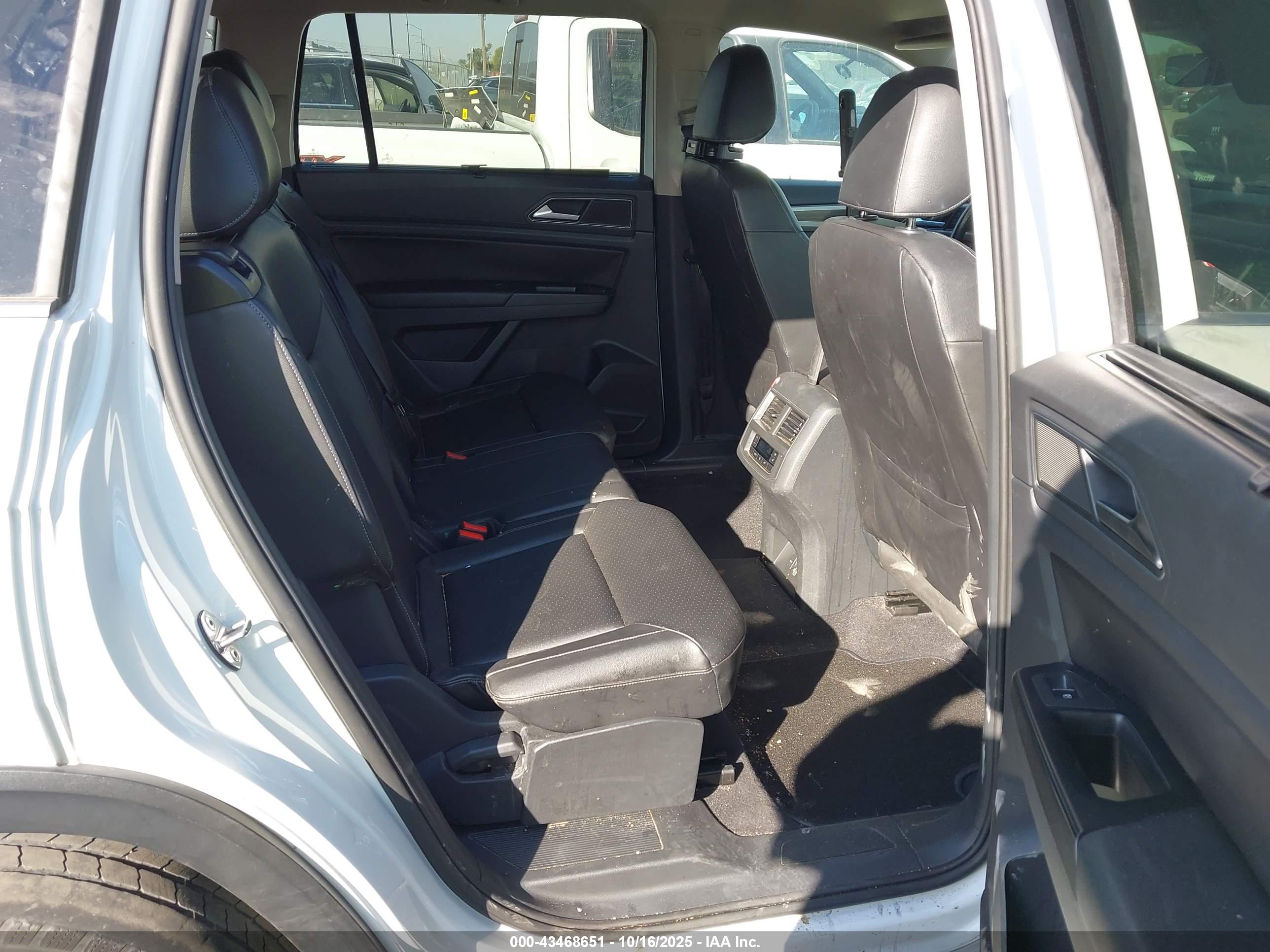 VOLKSWAGEN ATLAS image 8