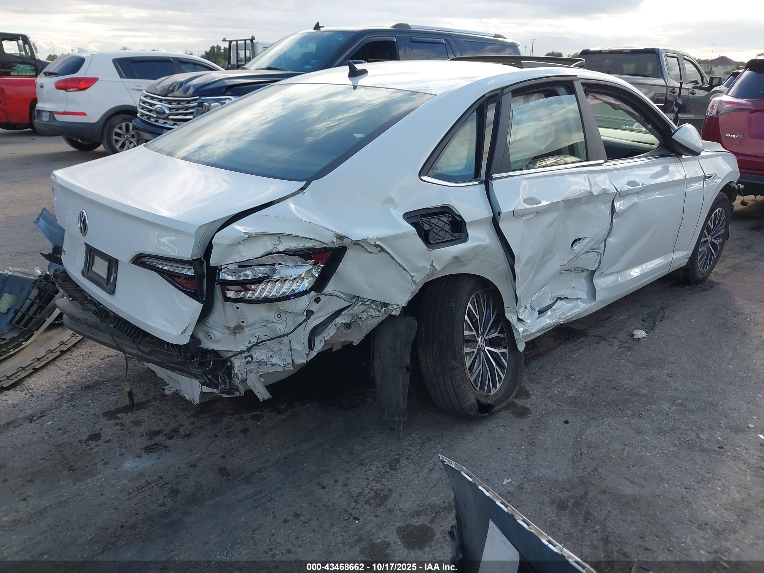 VOLKSWAGEN JETTA image 4