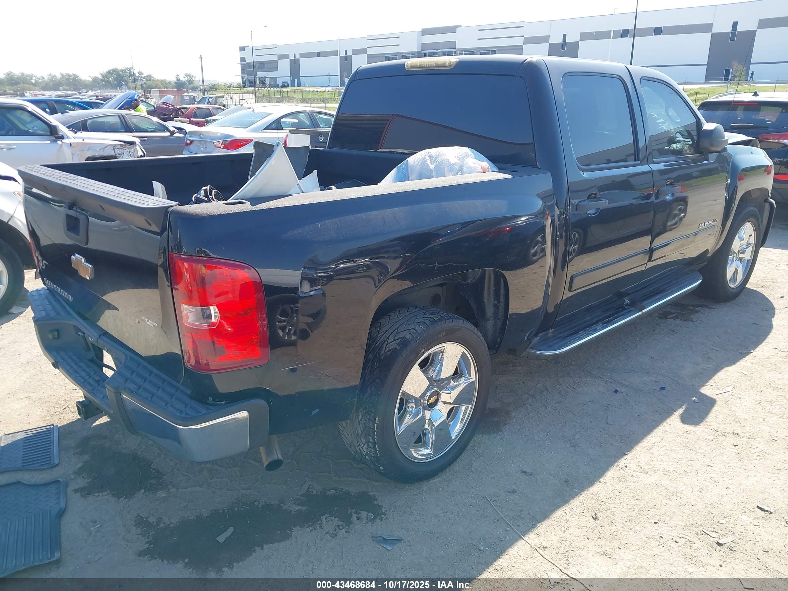 CHEVROLET SILVERADO image 4