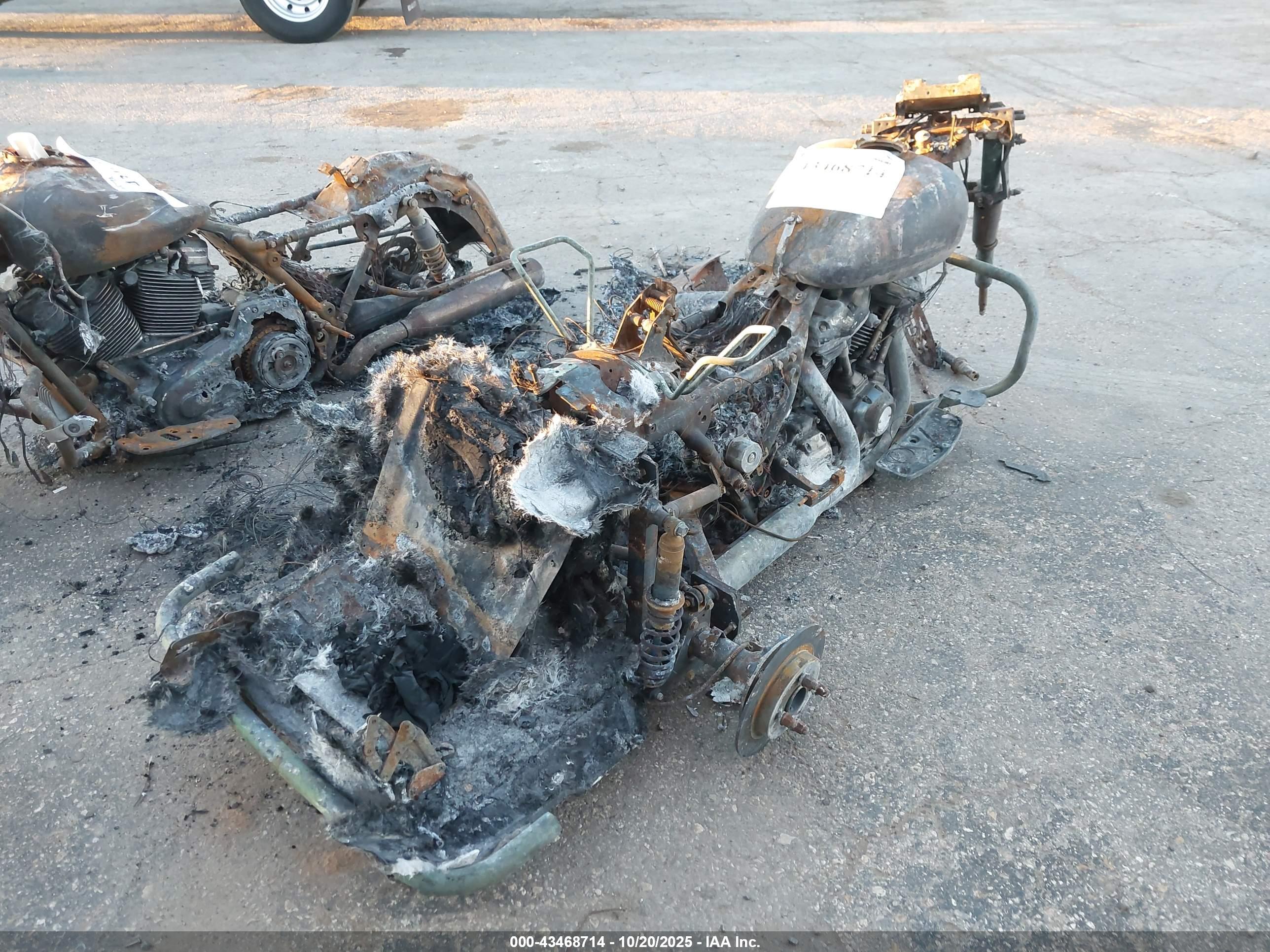 HARLEY-DAVIDSON FLHTCUTG image 4