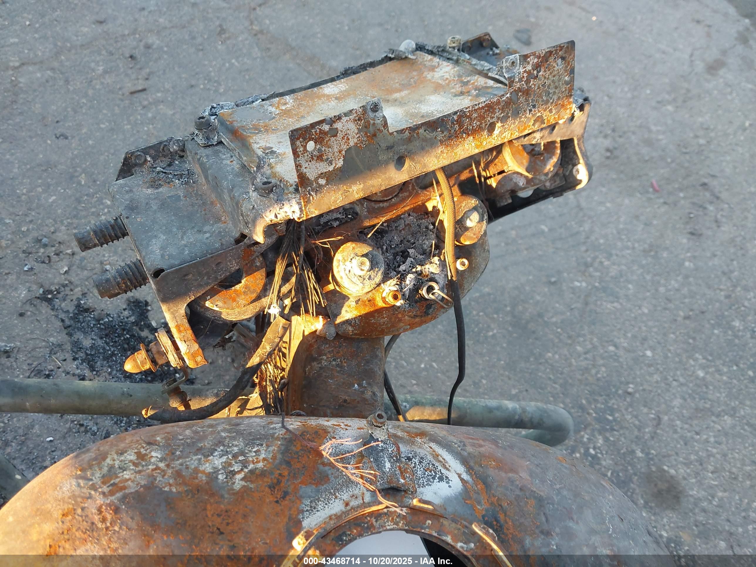 HARLEY-DAVIDSON FLHTCUTG image 7