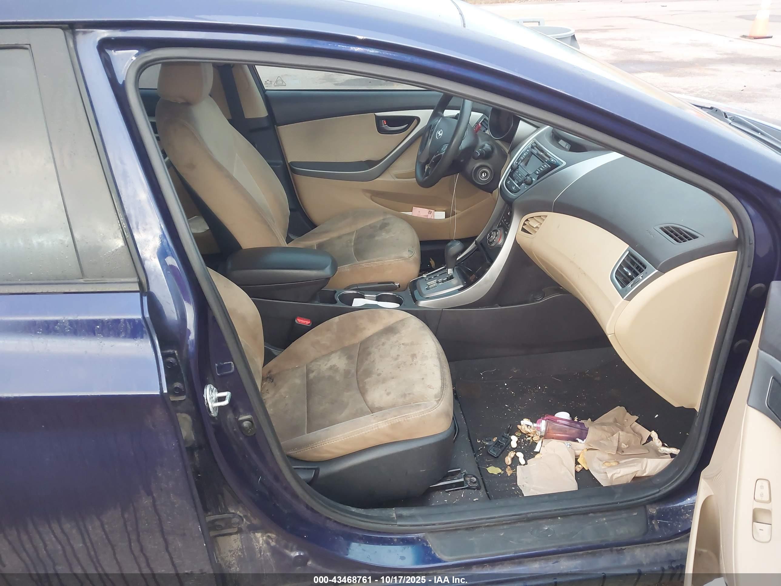 HYUNDAI ELANTRA image 5