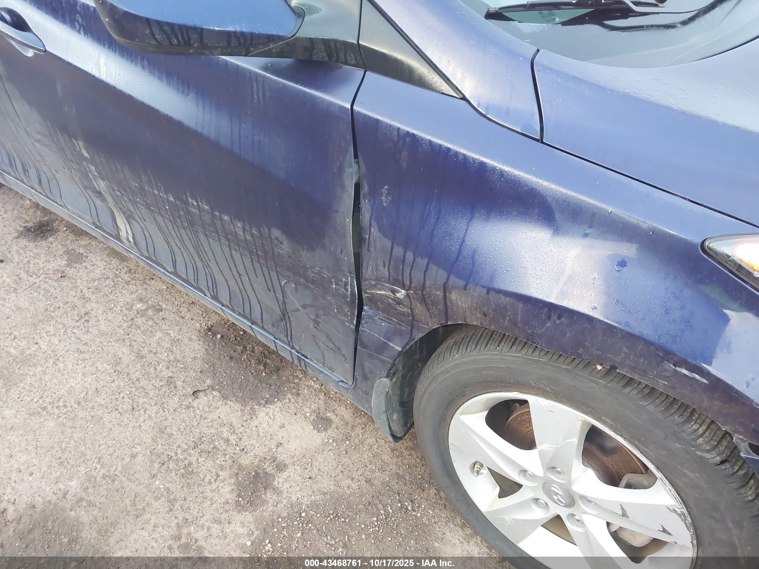 HYUNDAI ELANTRA image 6