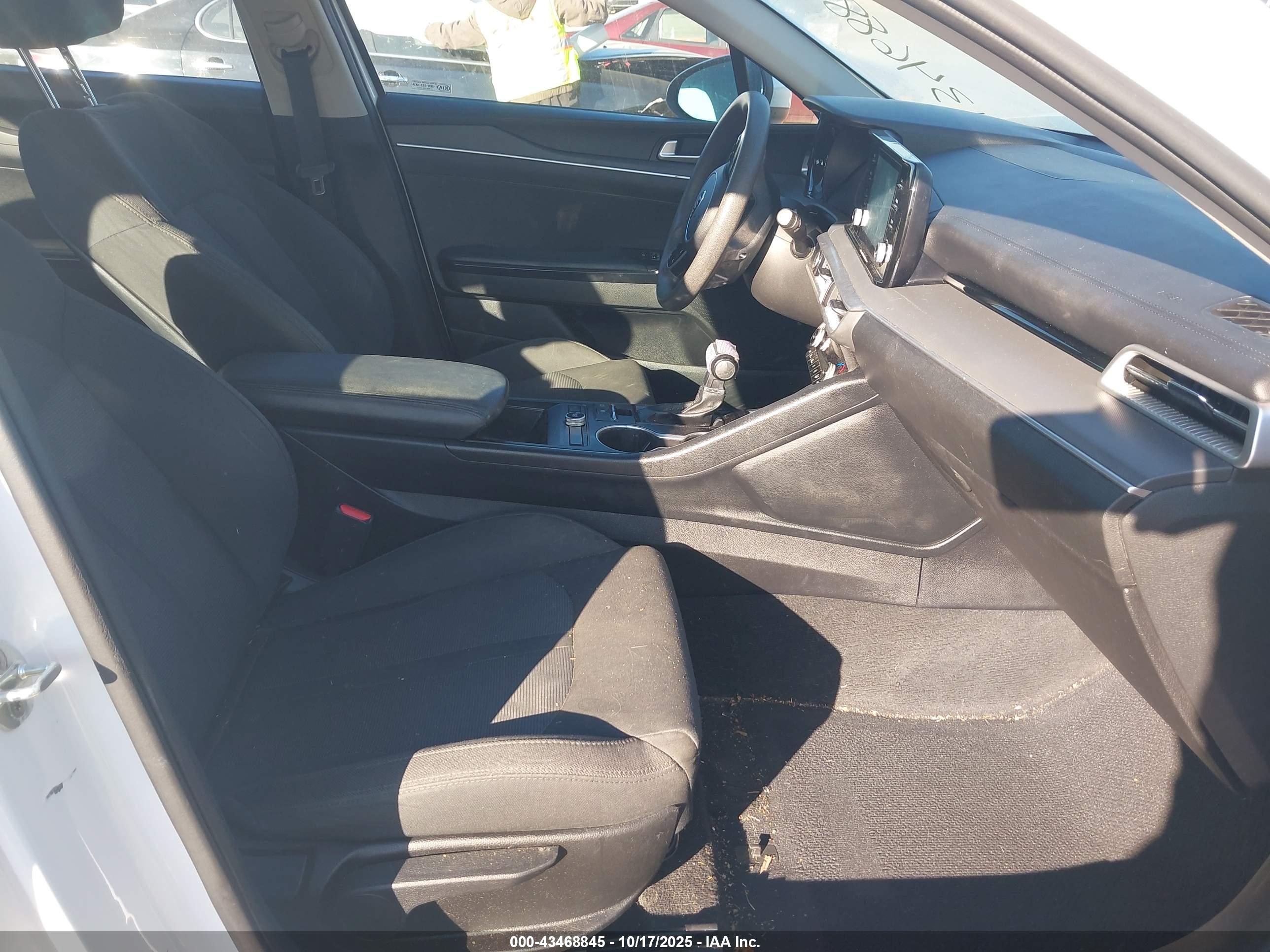 KIA K5 image 5