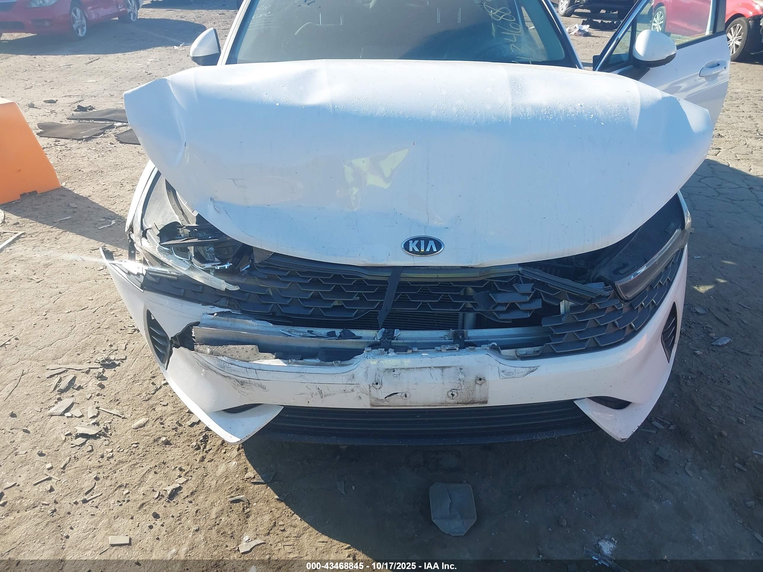 KIA K5 image 6