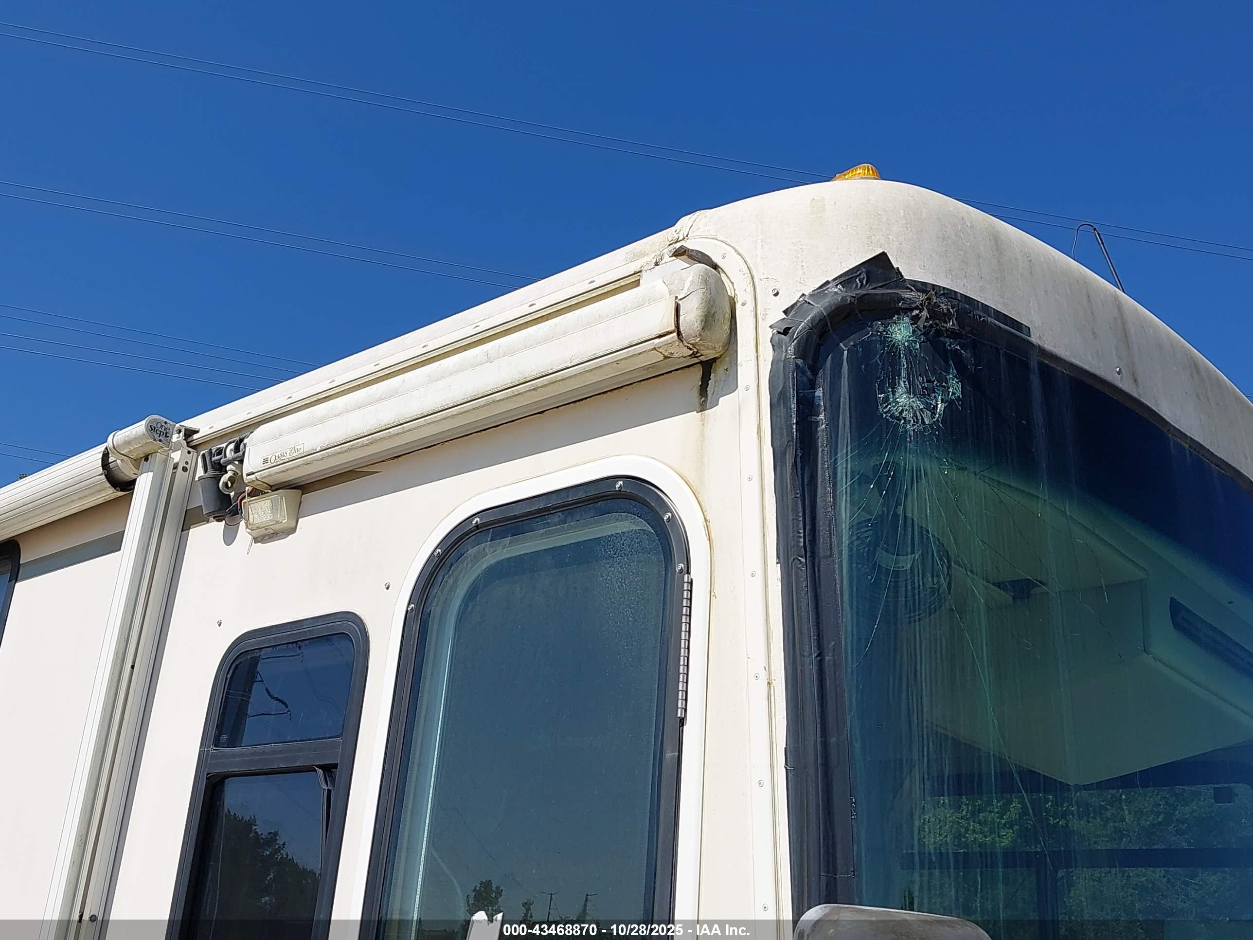 FREIGHTLINER CHASSIS image 6
