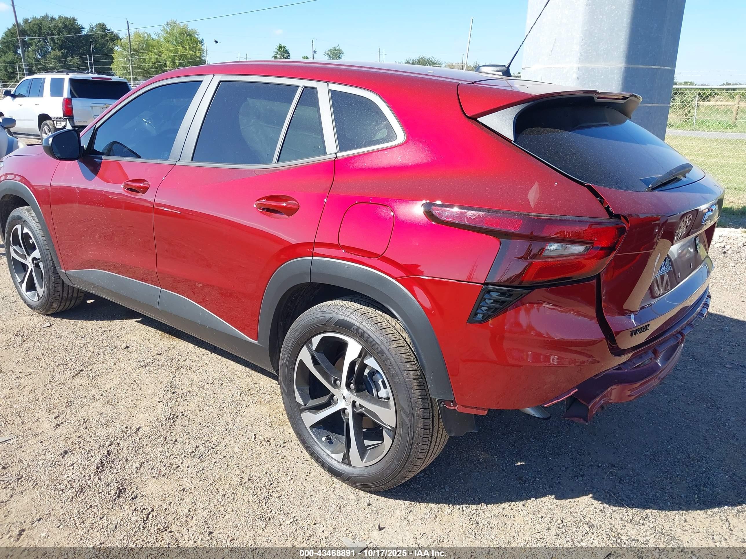 CHEVROLET TRAX image 3