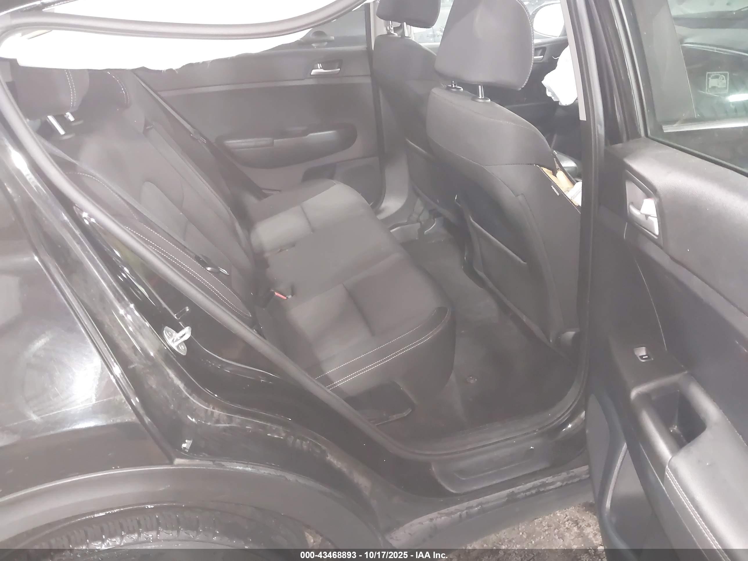 KIA SPORTAGE image 8