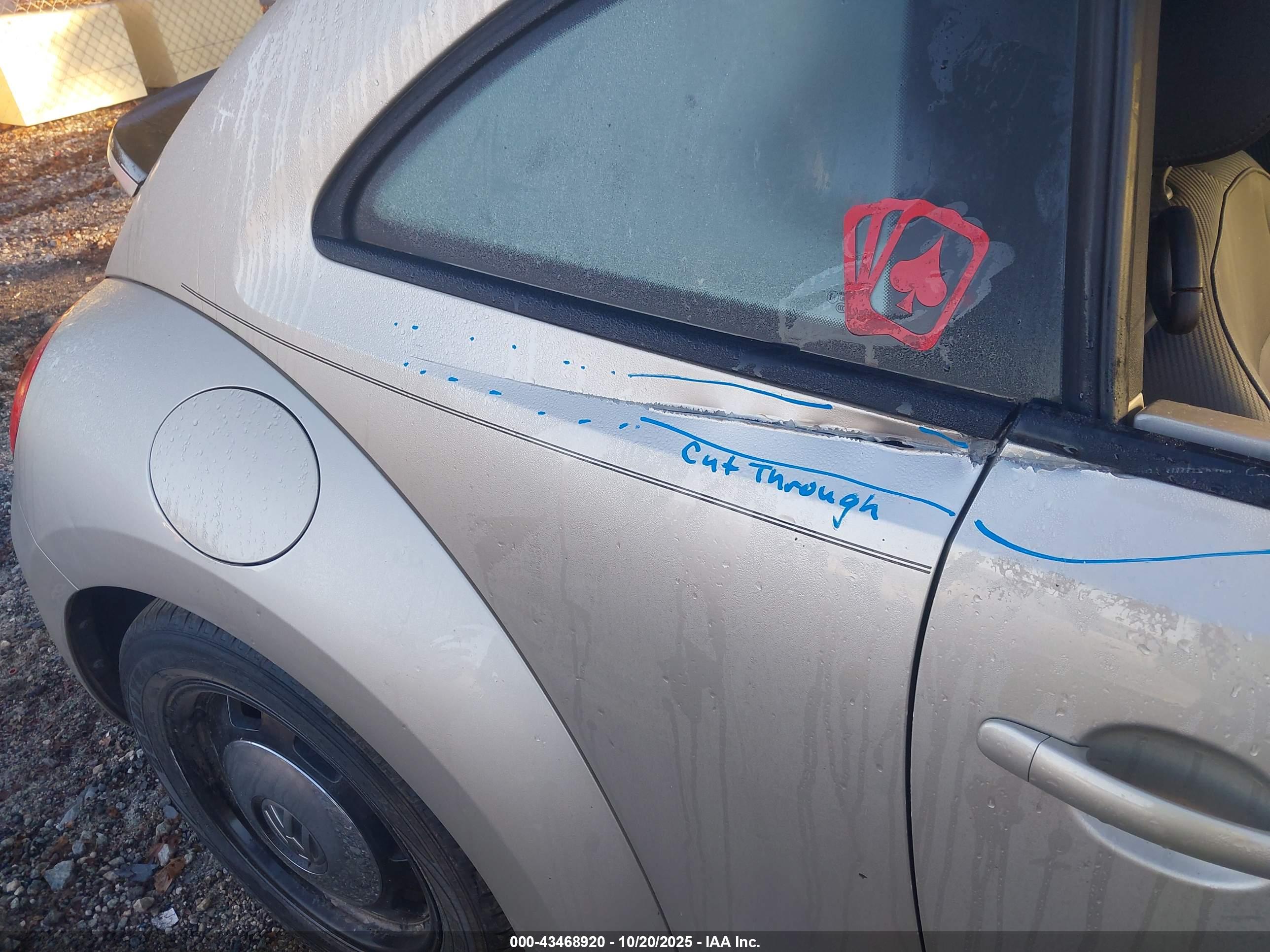 VOLKSWAGEN BEETLE image 6