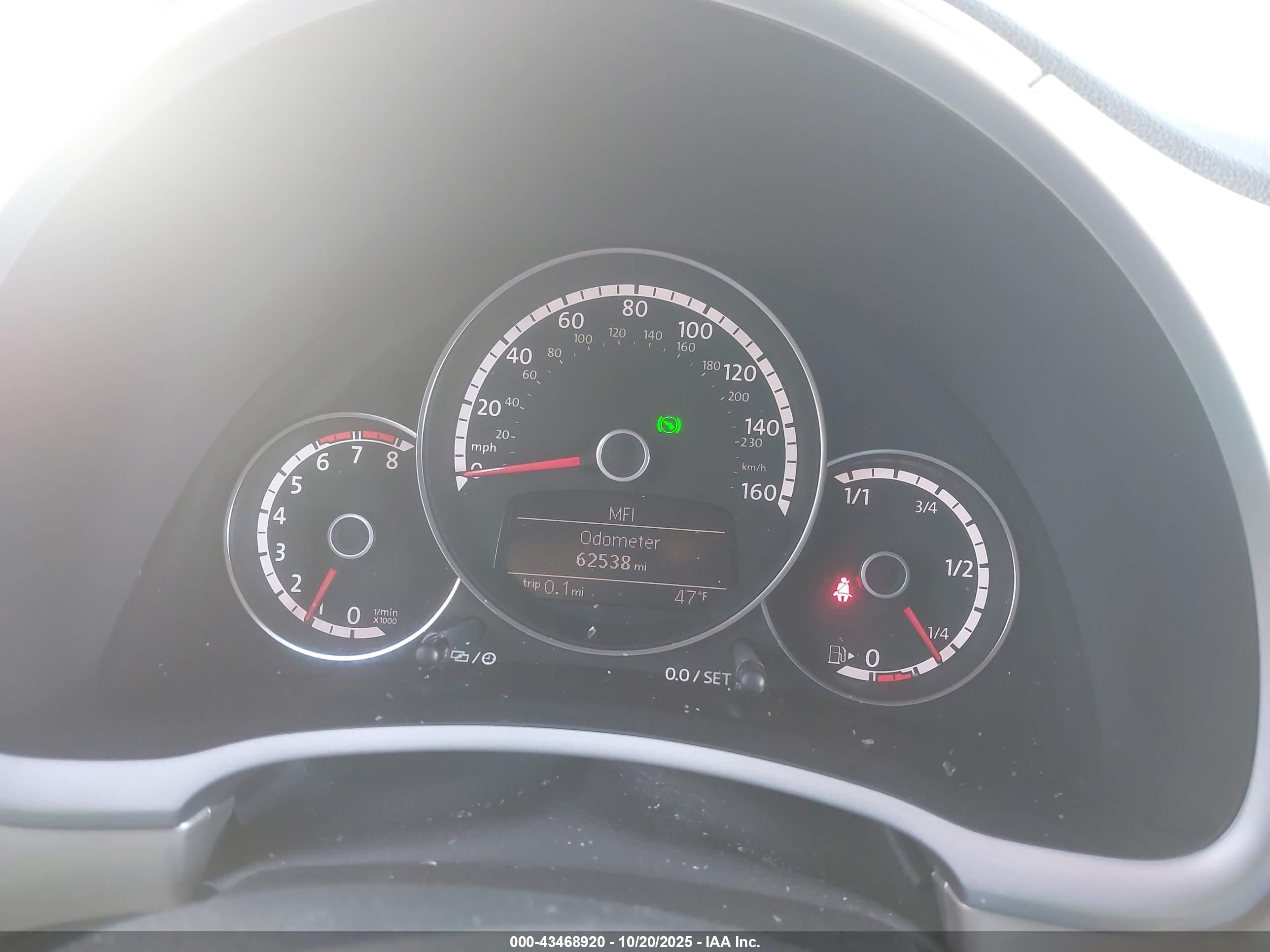 VOLKSWAGEN BEETLE image 7