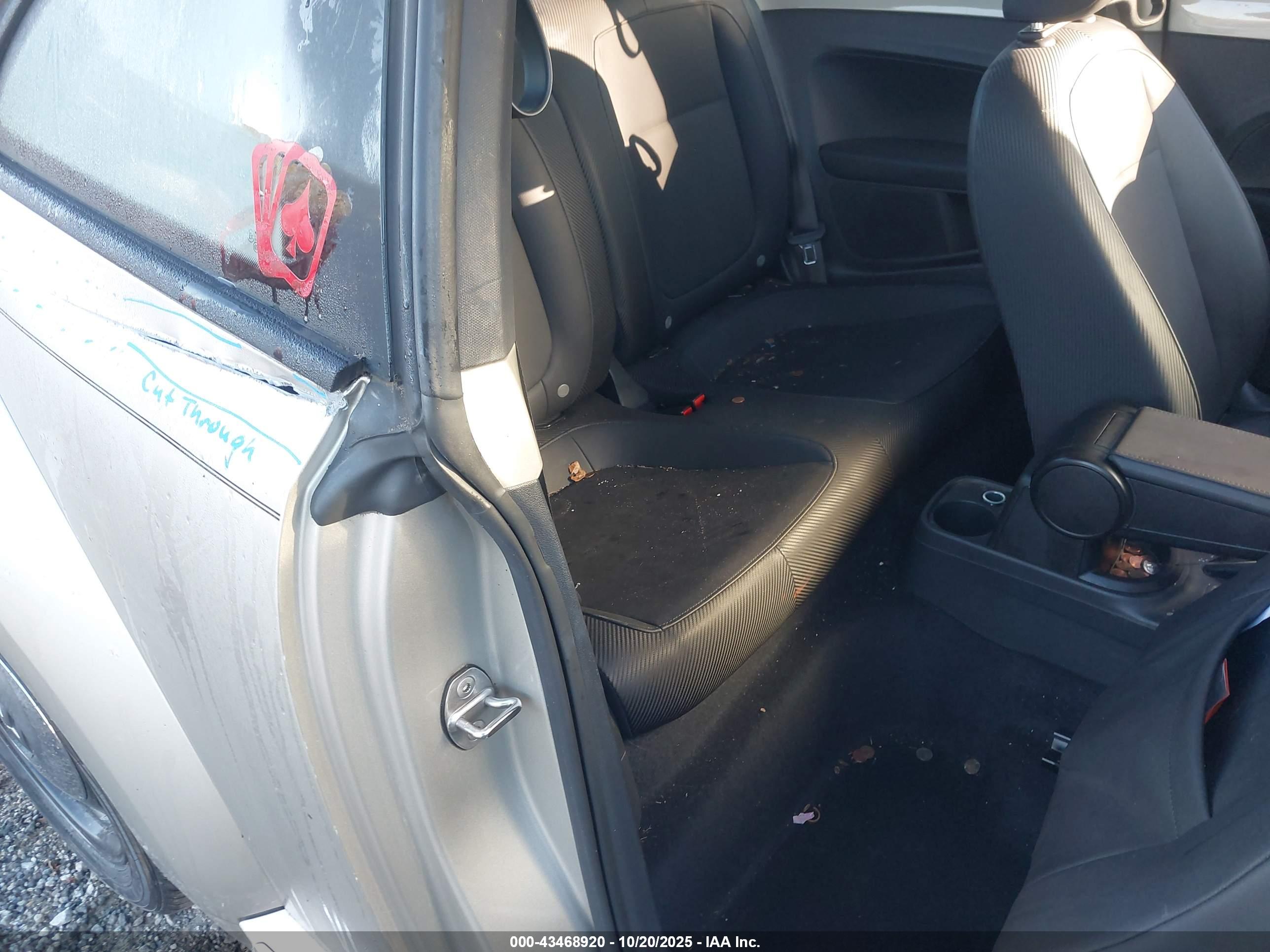 VOLKSWAGEN BEETLE image 8