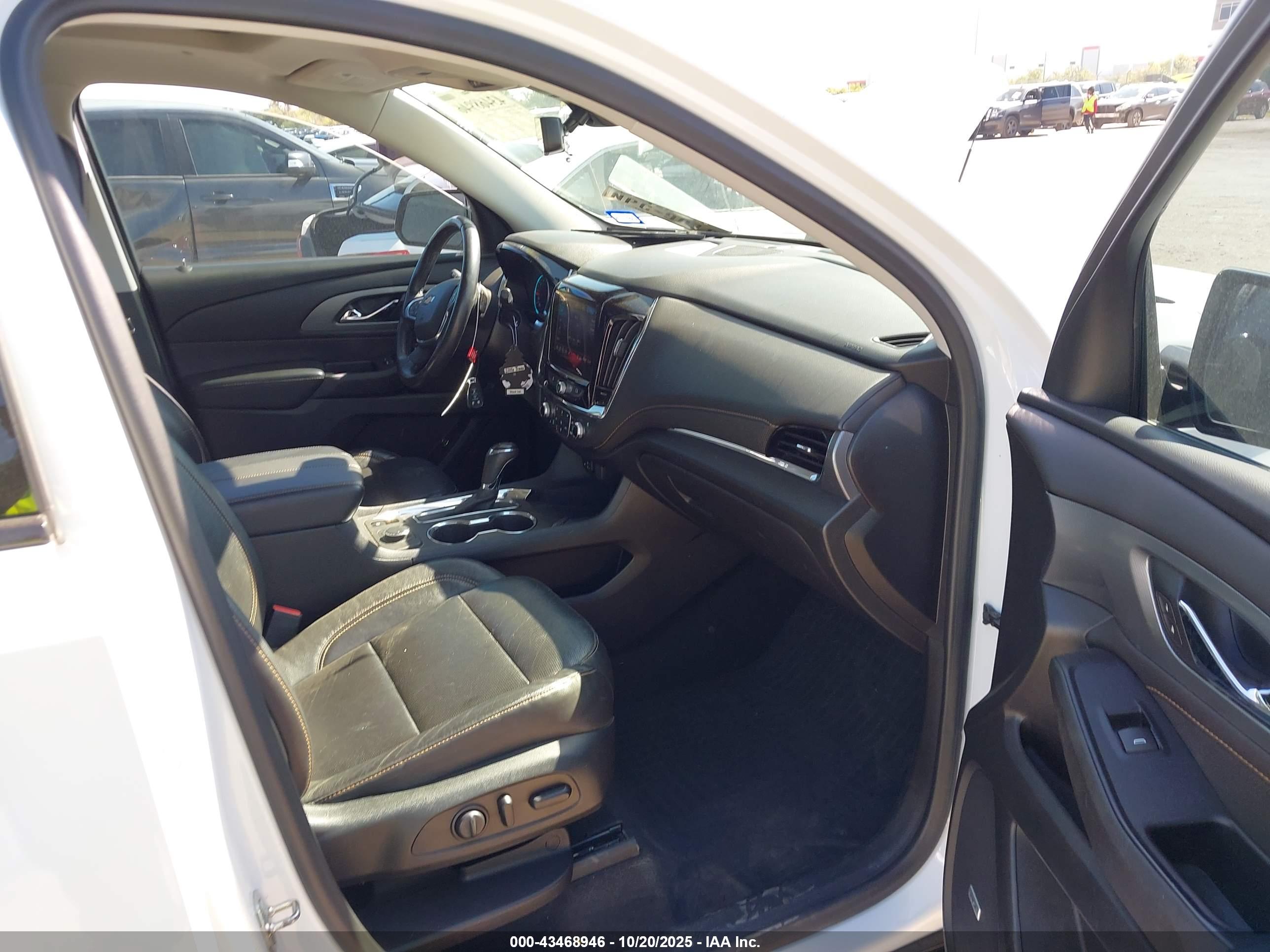 CHEVROLET TRAVERSE image 5