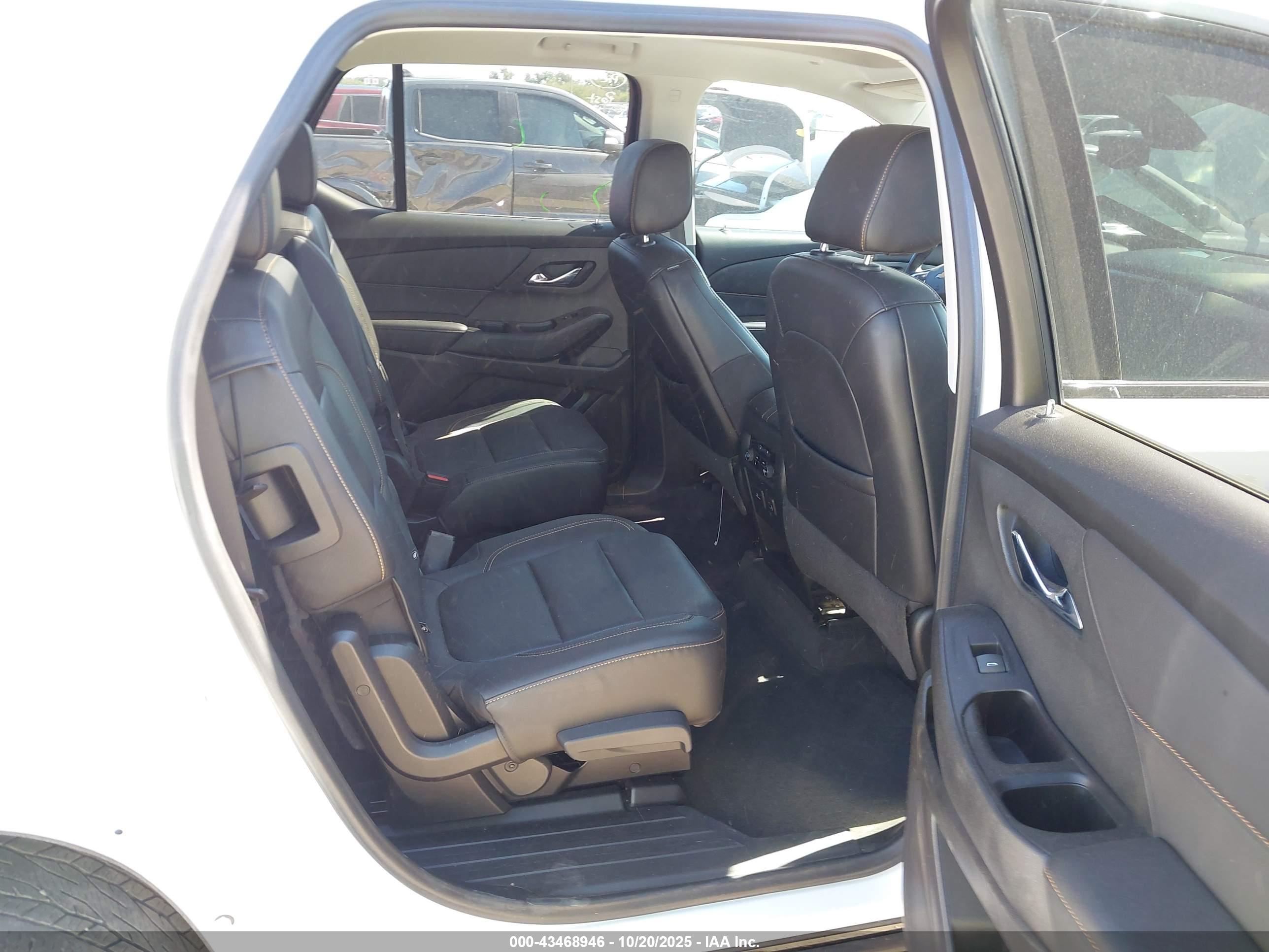 CHEVROLET TRAVERSE image 8