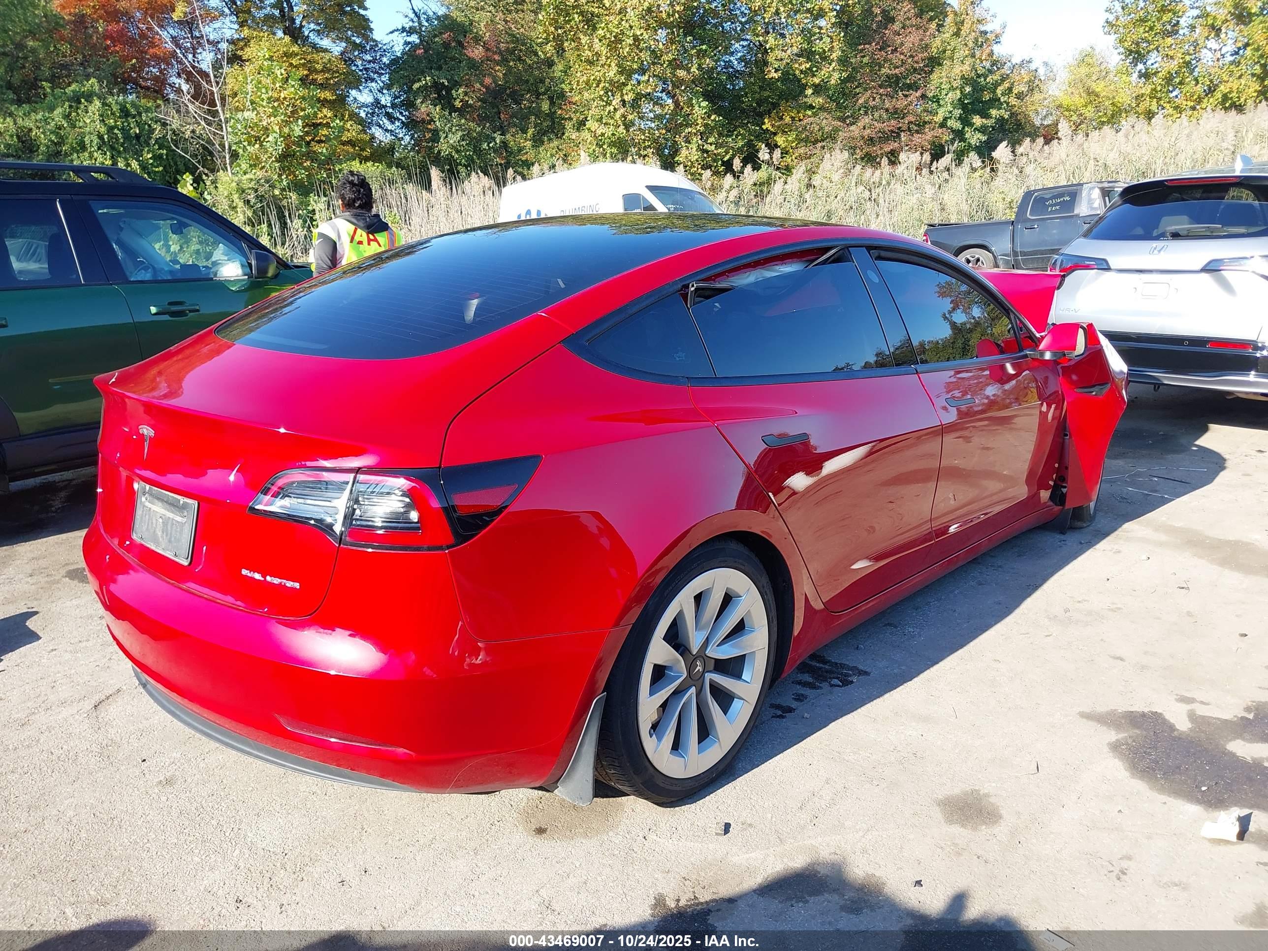 TESLA MODEL image 4