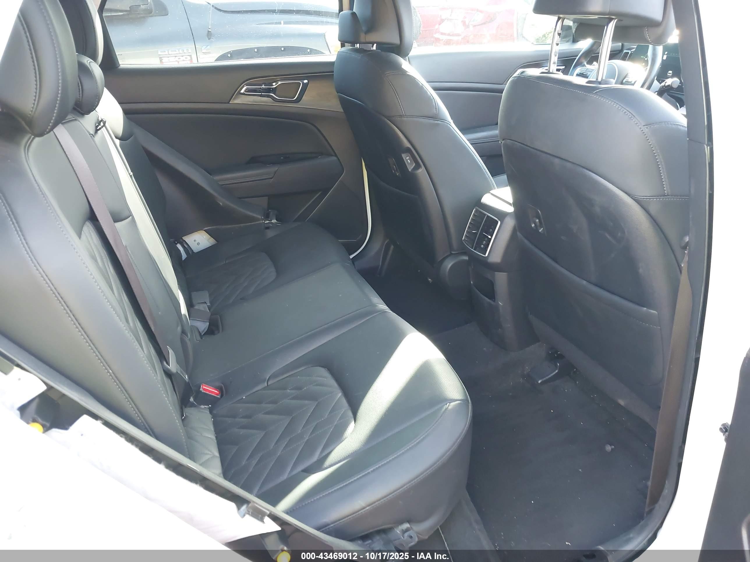 KIA SPORTAGE image 8
