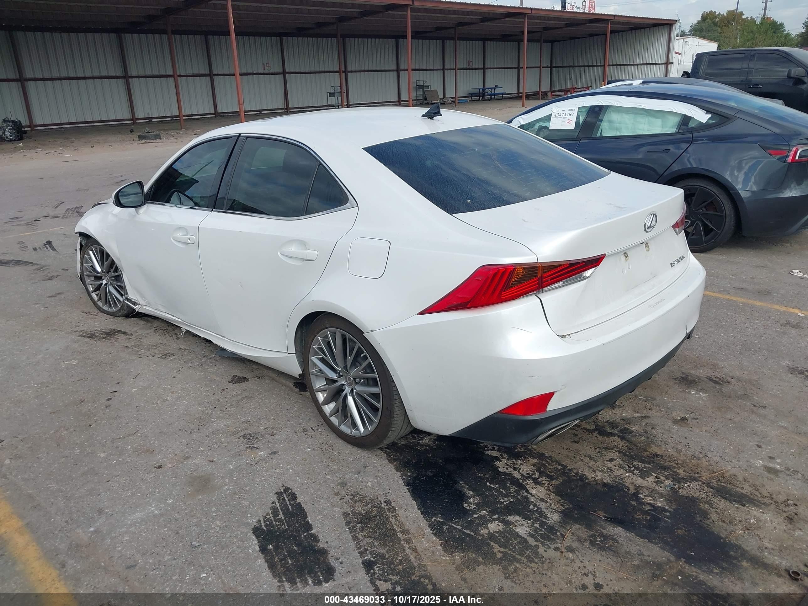 LEXUS IS image 3