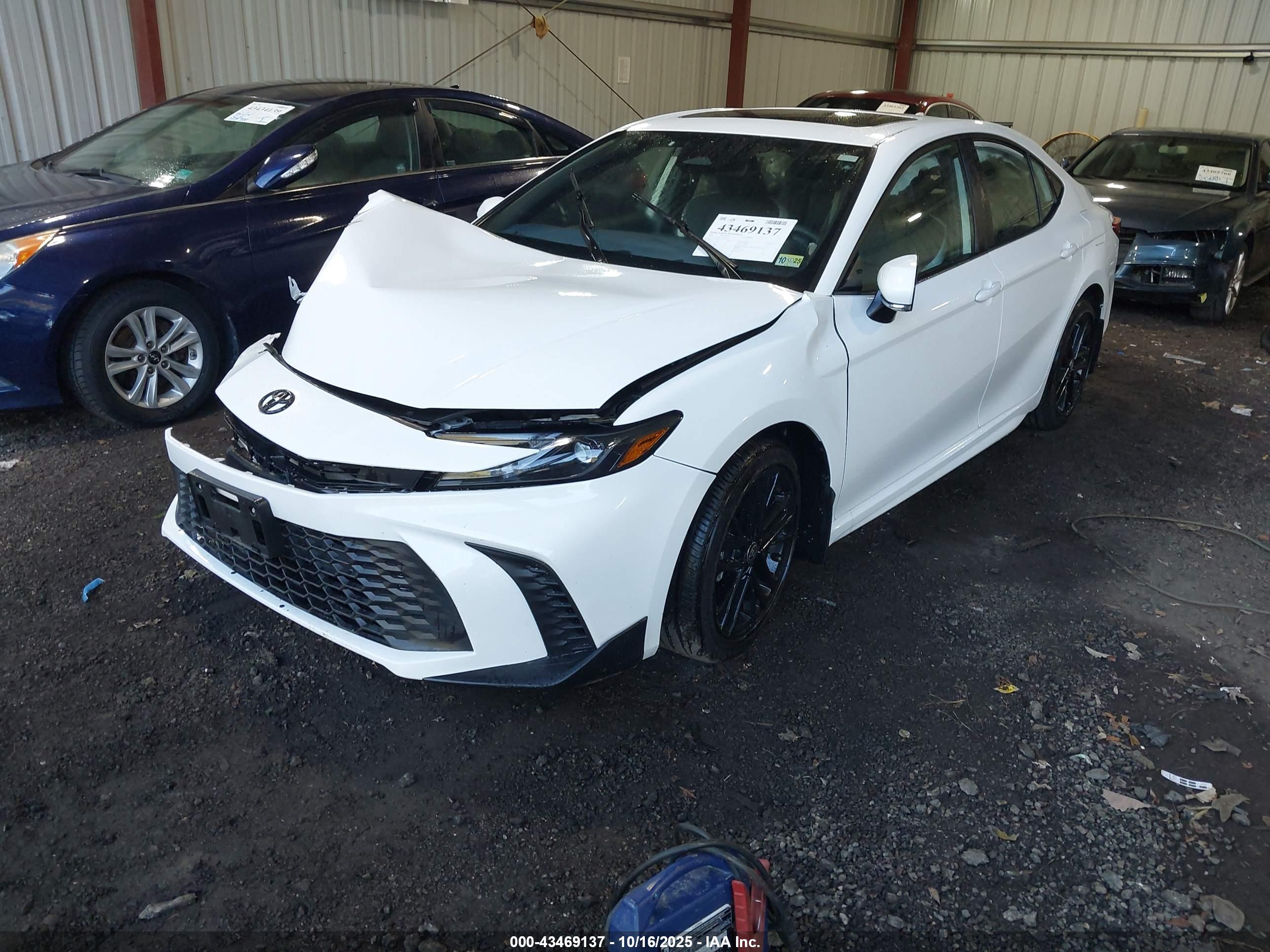 TOYOTA CAMRY image 2