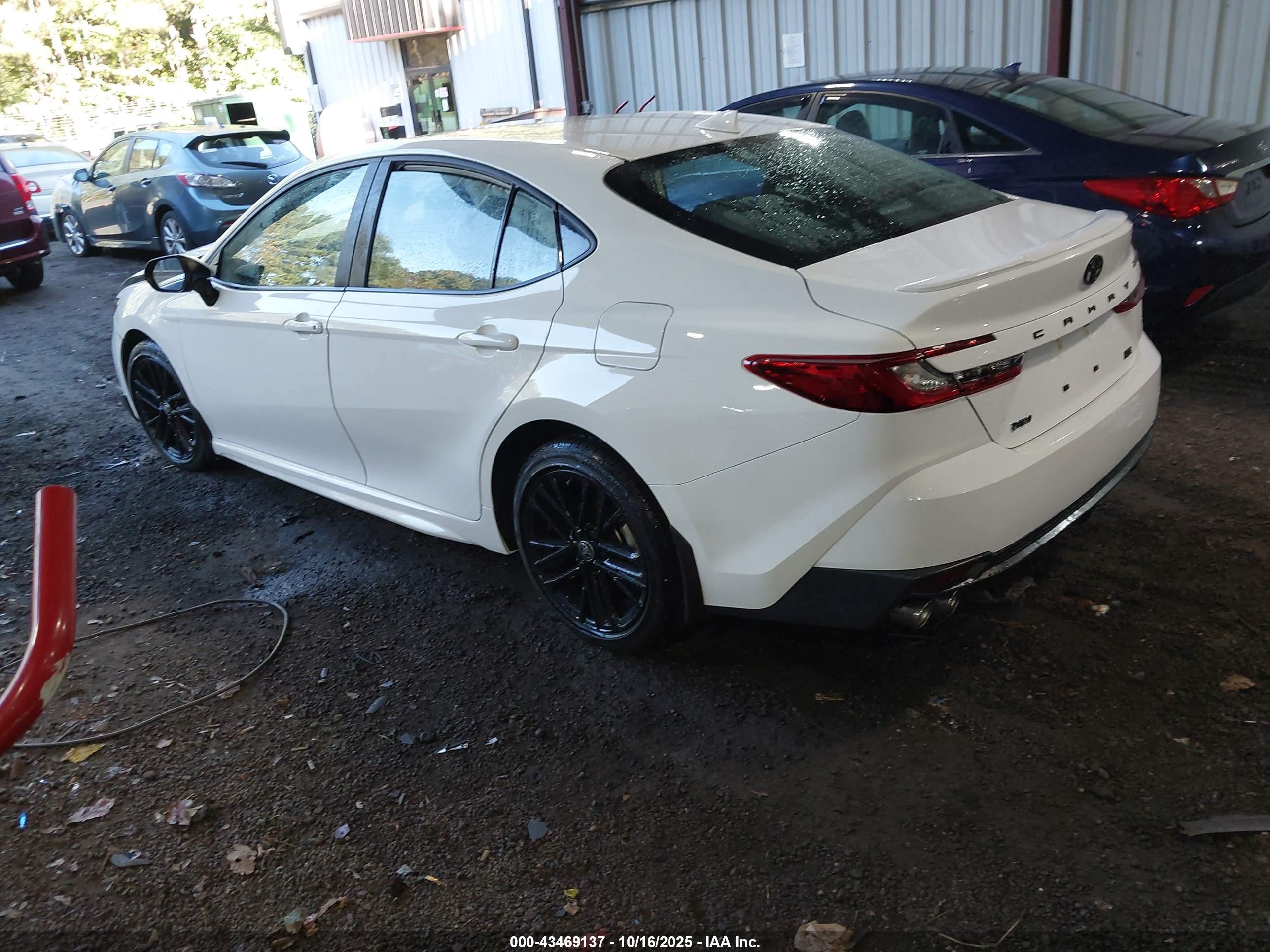 TOYOTA CAMRY image 3