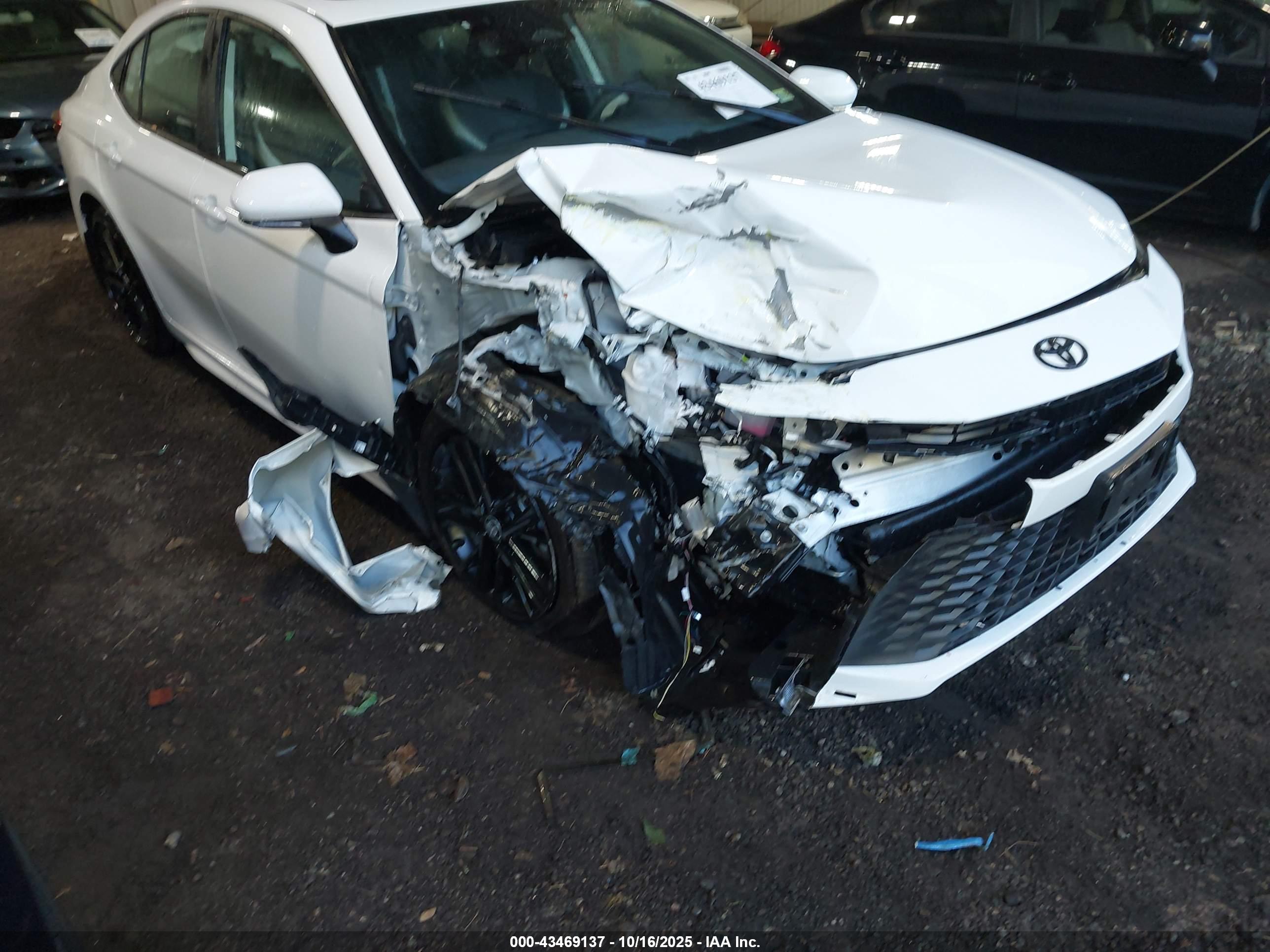 TOYOTA CAMRY image 6