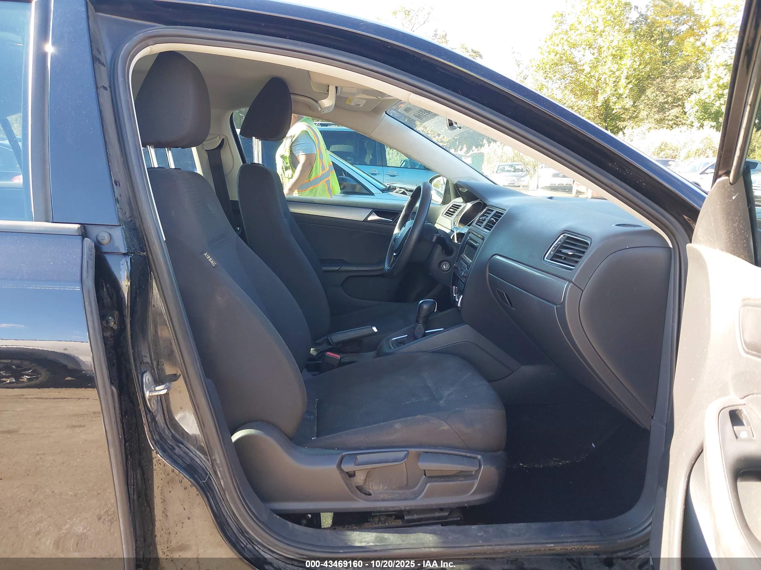 VOLKSWAGEN JETTA image 5