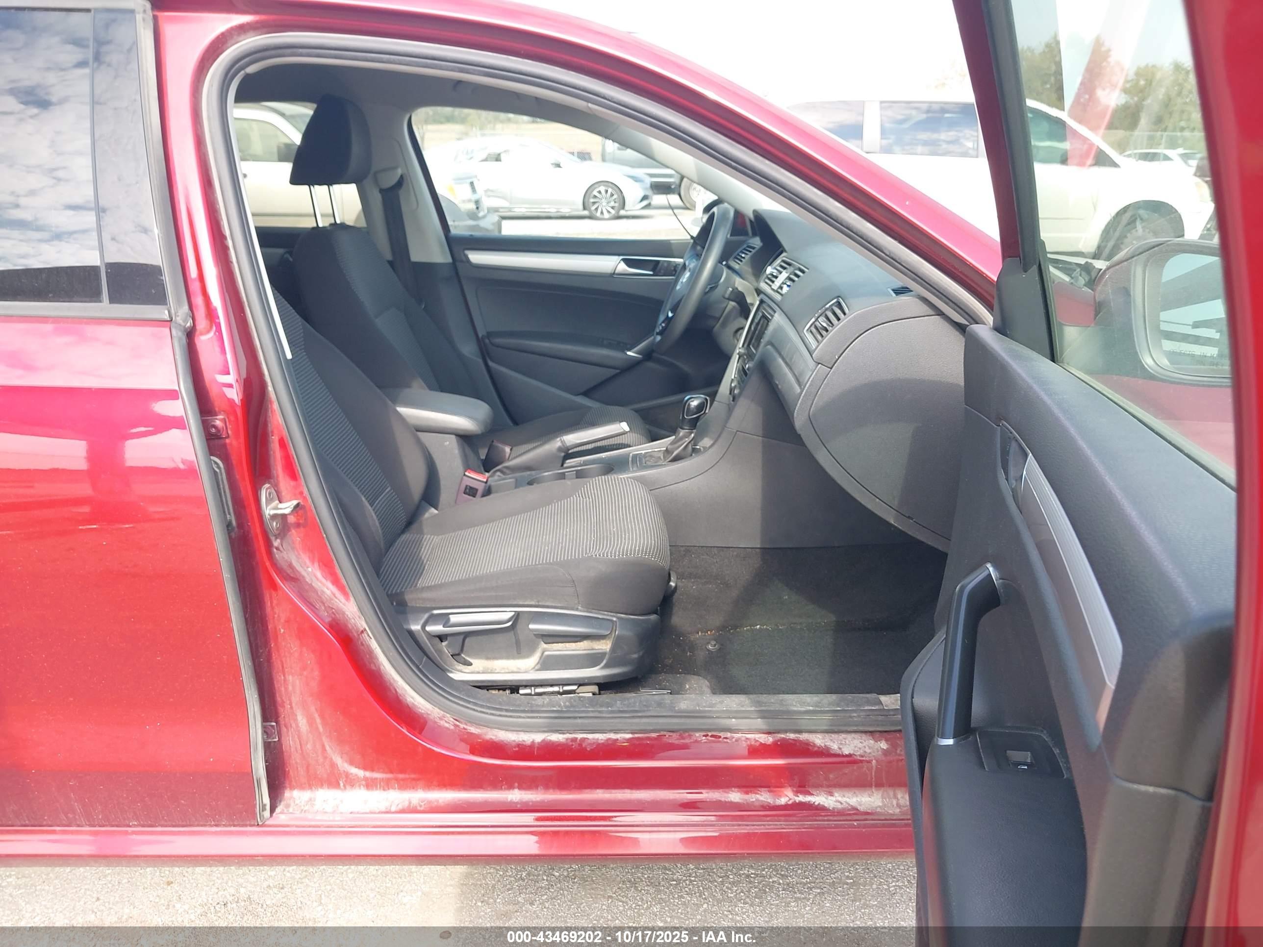 VOLKSWAGEN PASSAT image 5