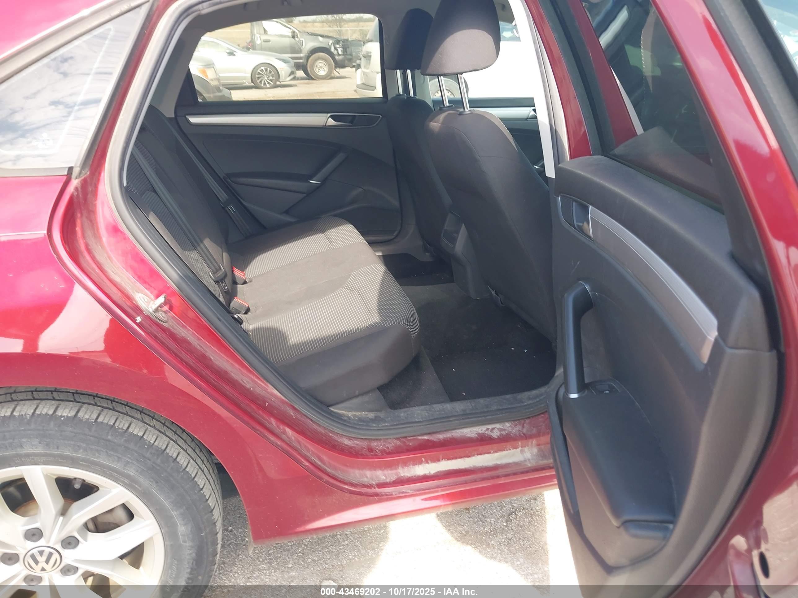 VOLKSWAGEN PASSAT image 8