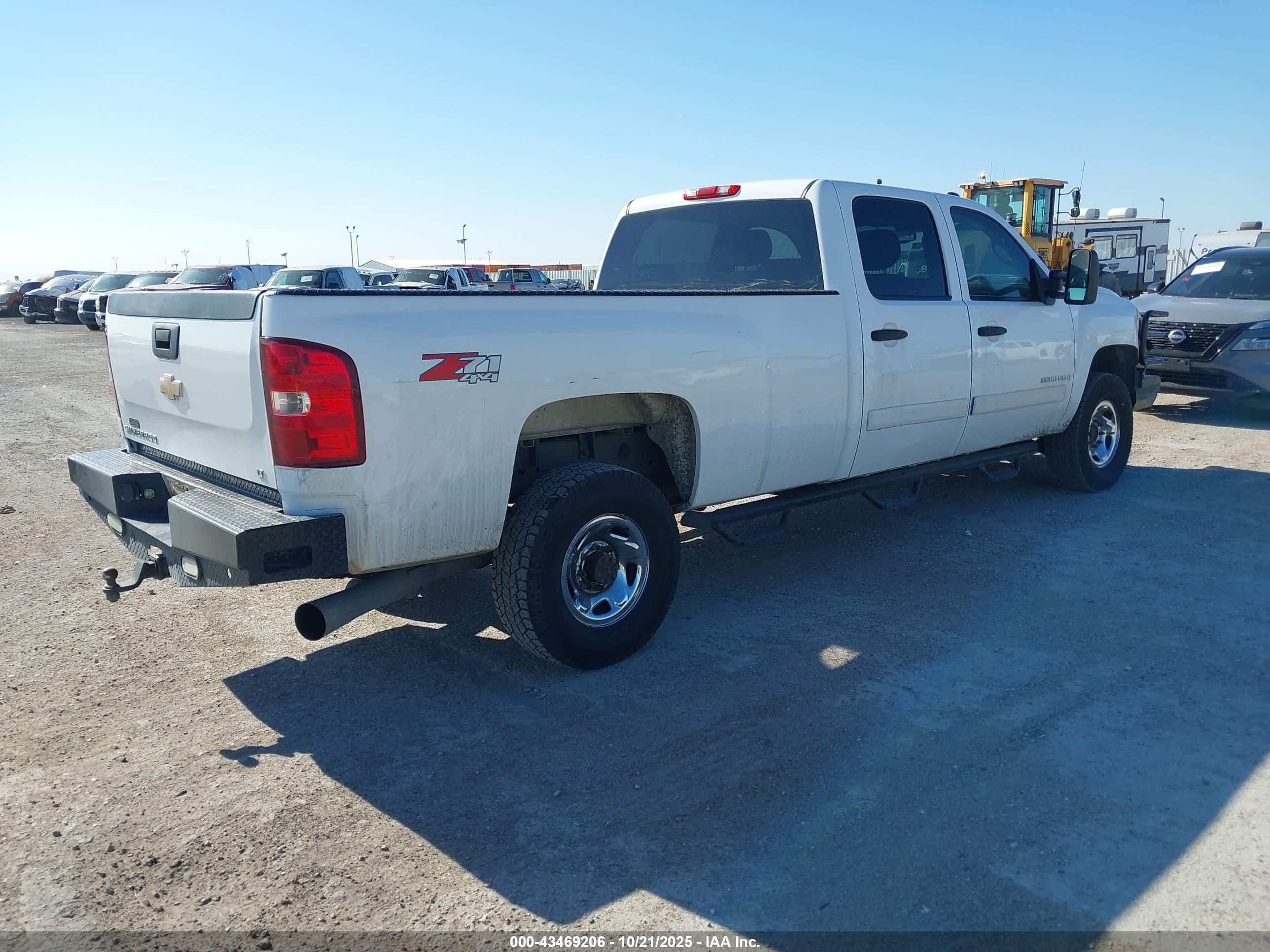 CHEVROLET SILVERADO image 4