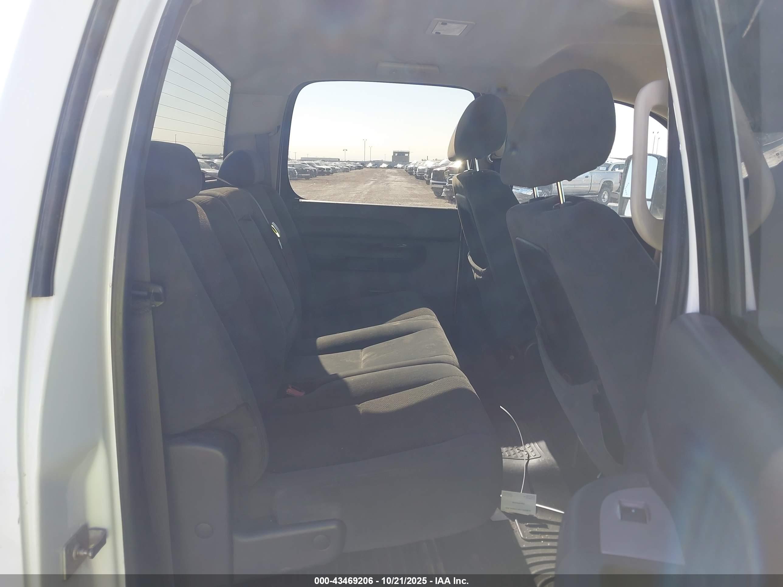 CHEVROLET SILVERADO image 8